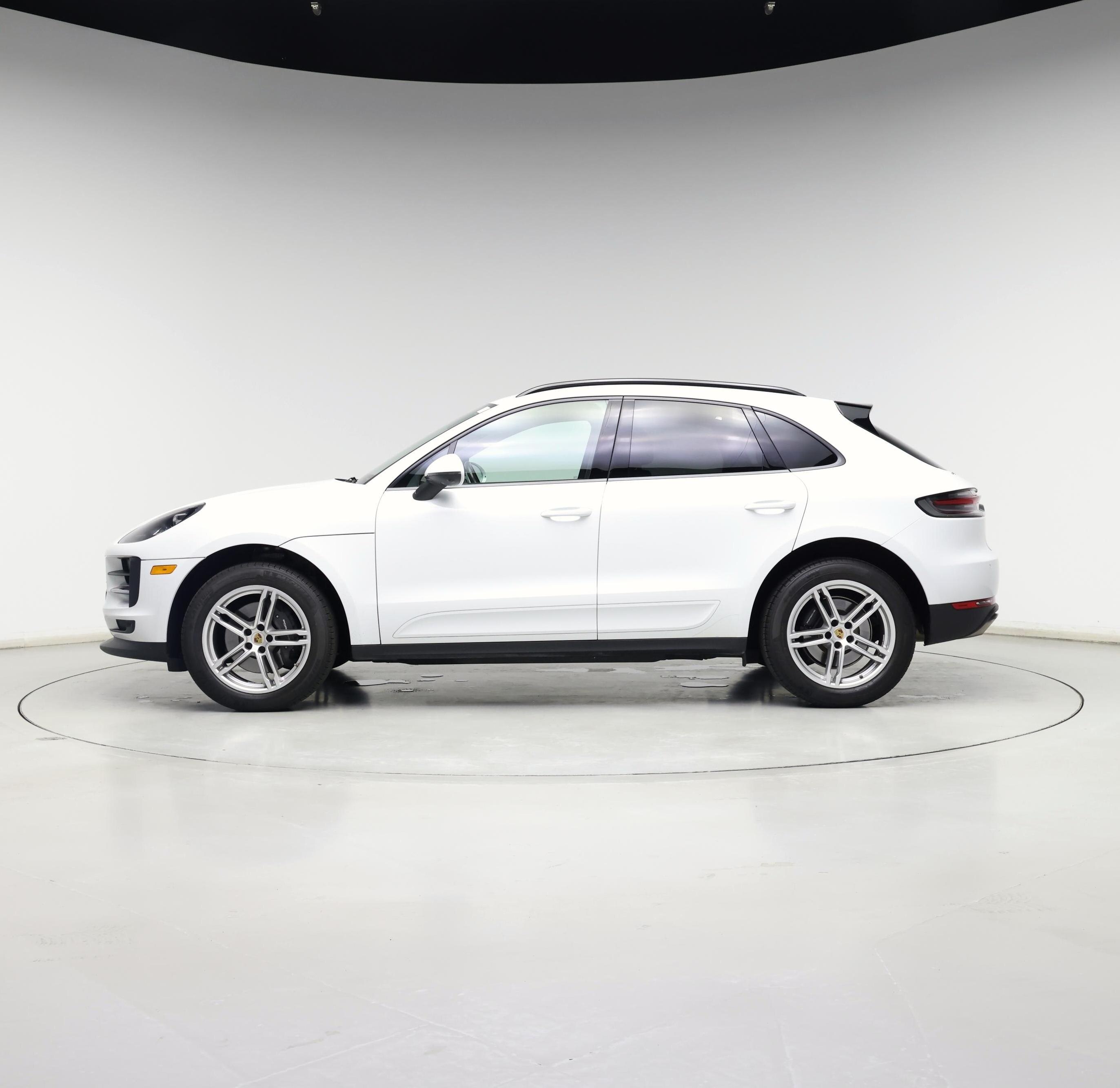 Thumbnail: 2021 Porsche Macan - 3