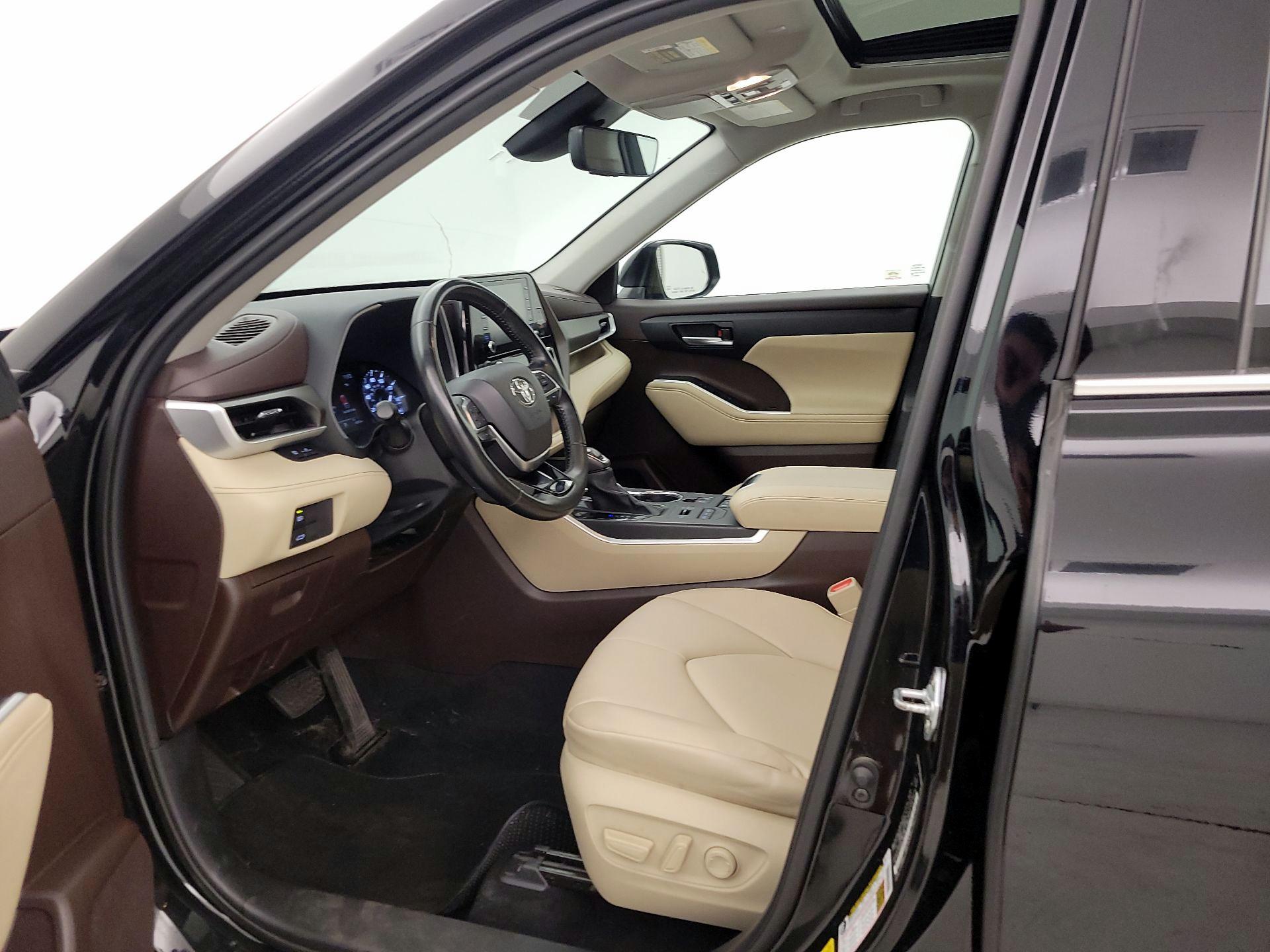 Thumbnail: 2020 Toyota Highlander - 11