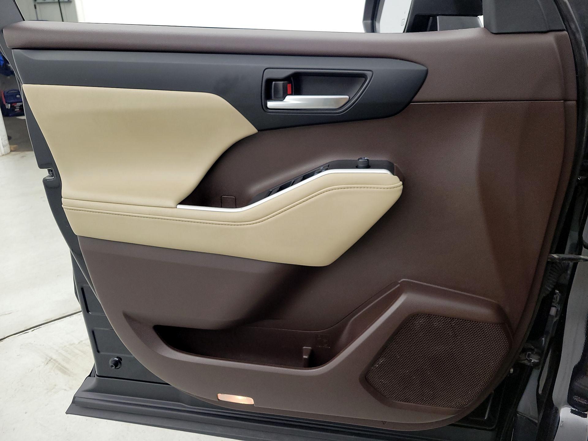 Thumbnail: 2020 Toyota Highlander - 12