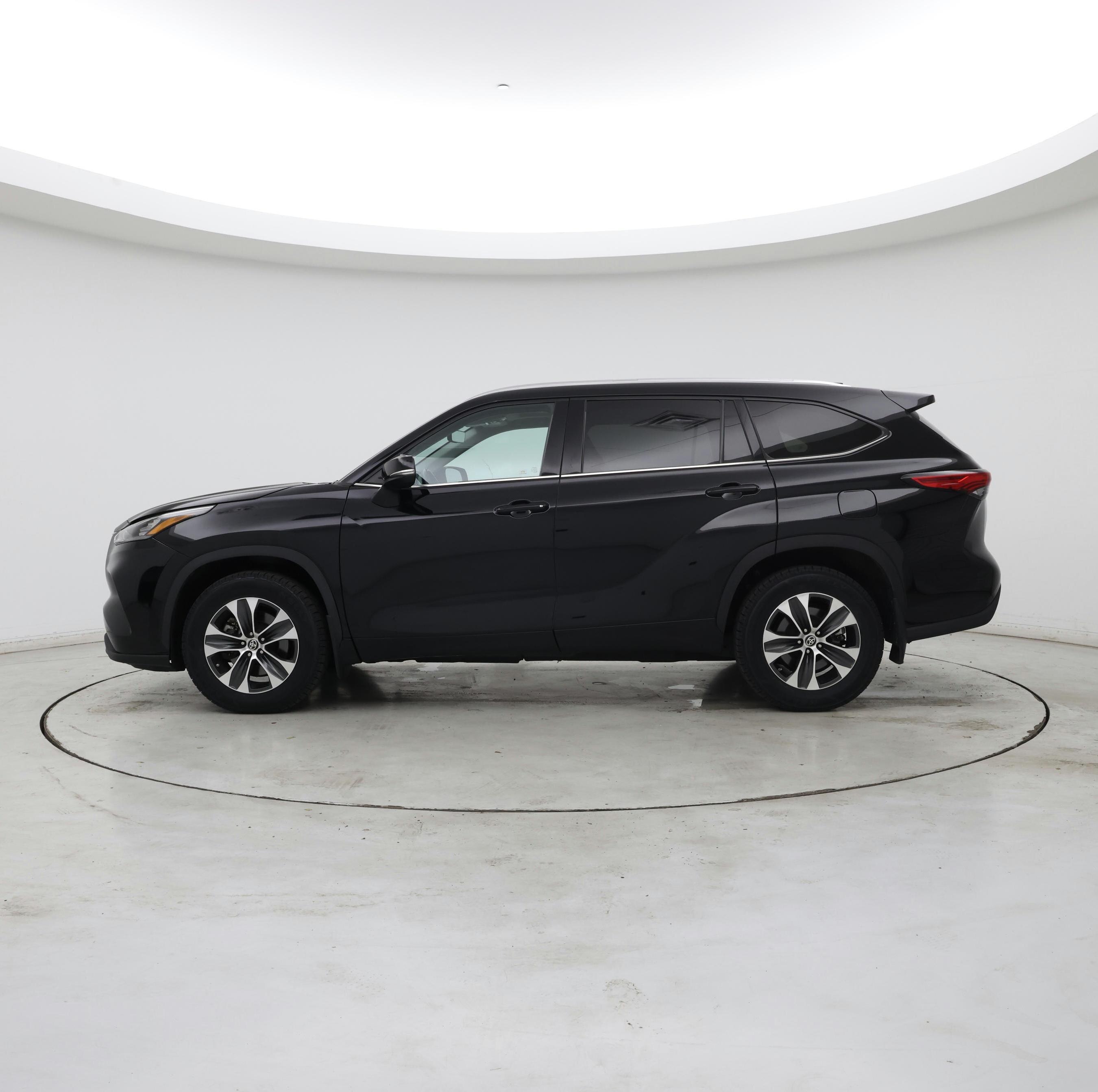 Thumbnail: 2020 Toyota Highlander - 3