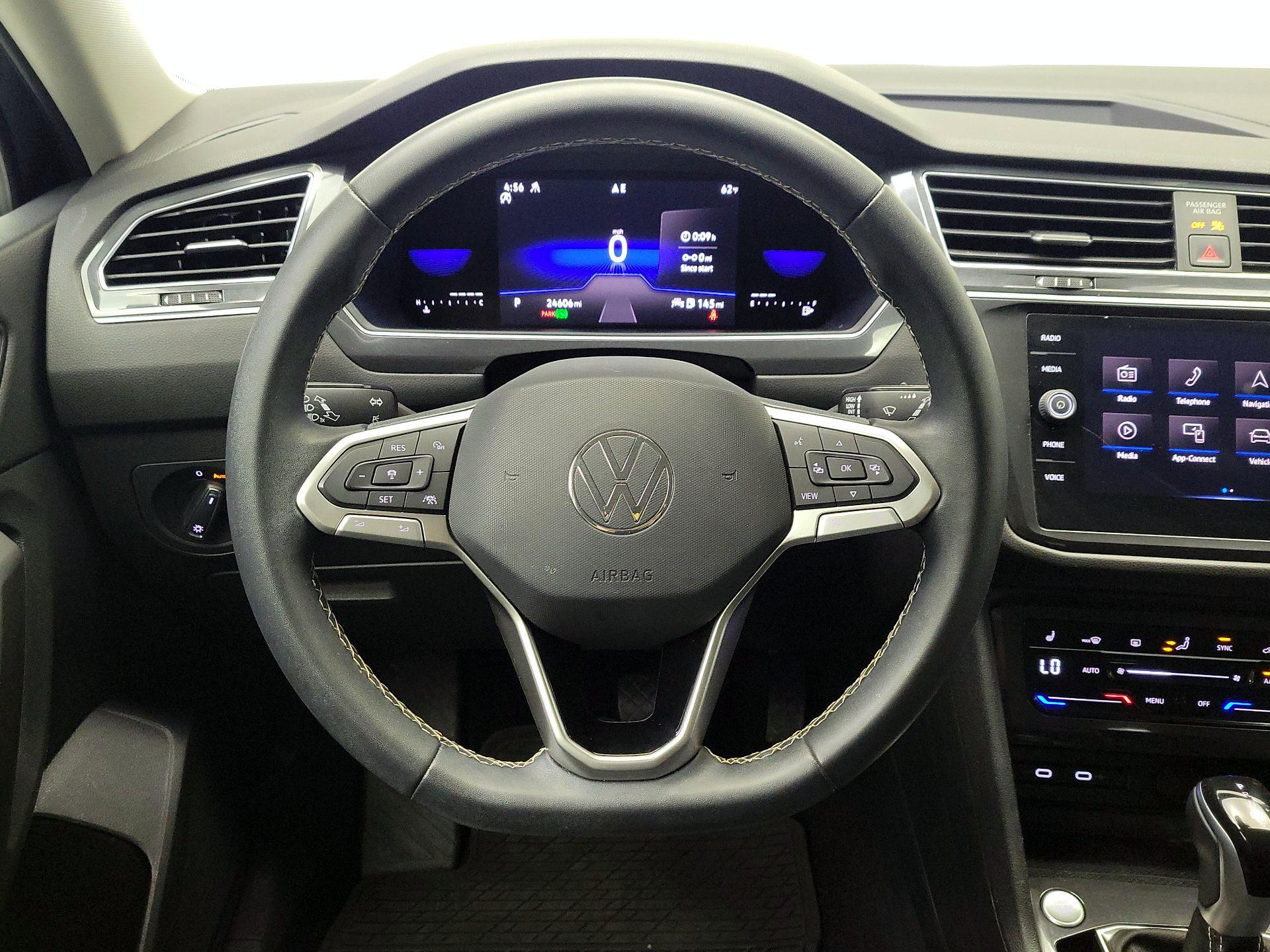 Thumbnail: 2022 Volkswagen Tiguan - 10
