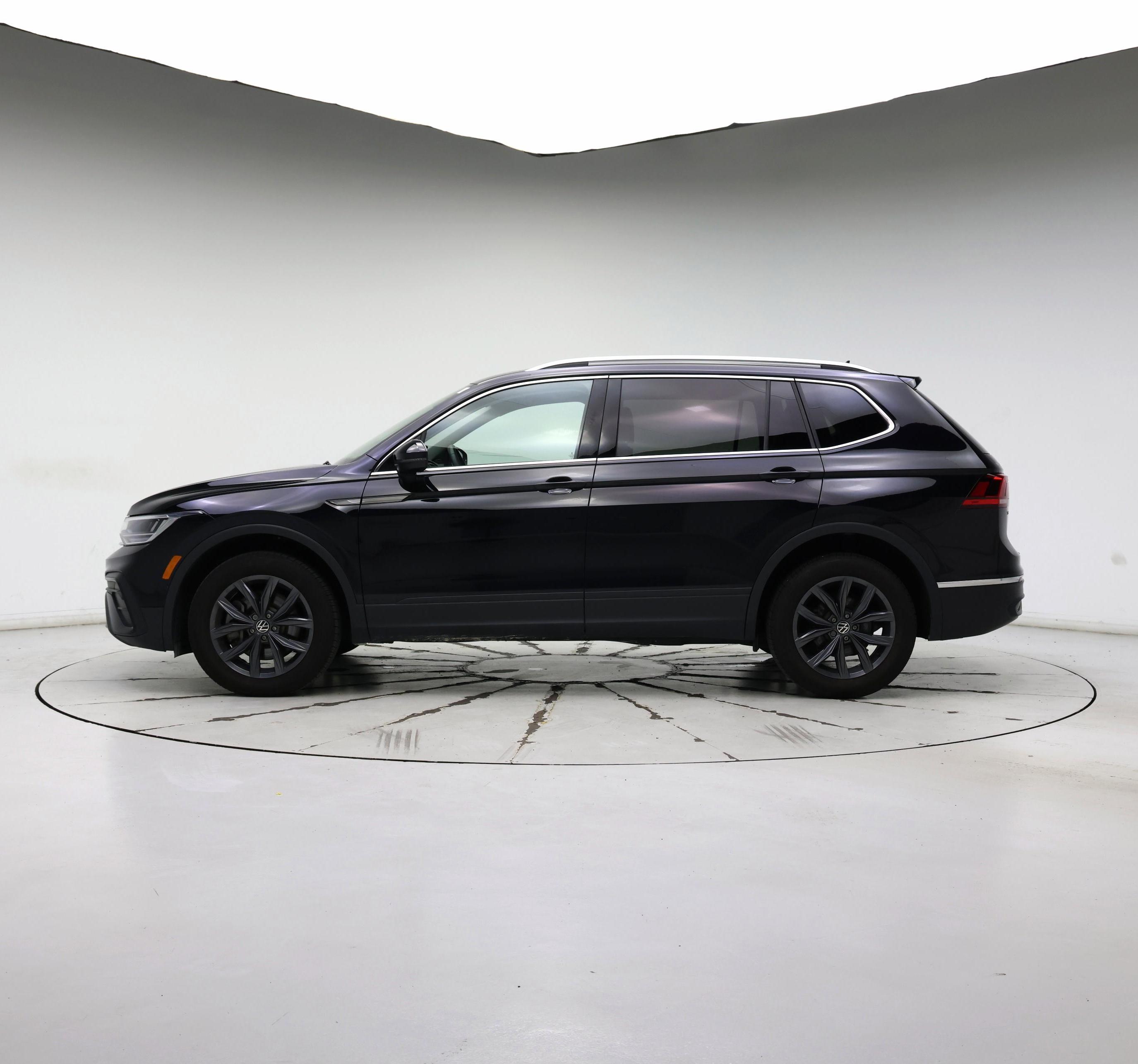 Thumbnail: 2022 Volkswagen Tiguan - 3