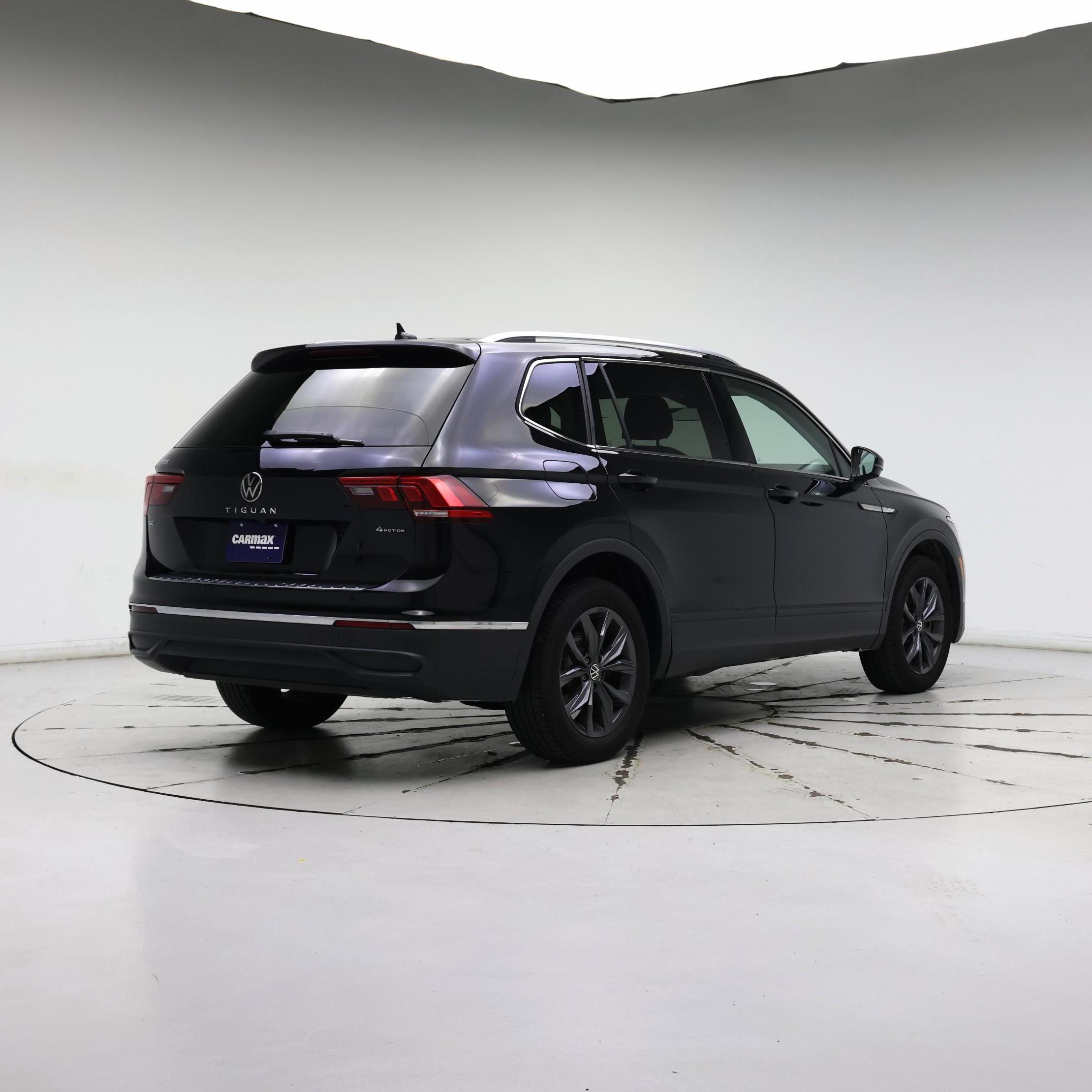 Thumbnail: 2022 Volkswagen Tiguan - 8