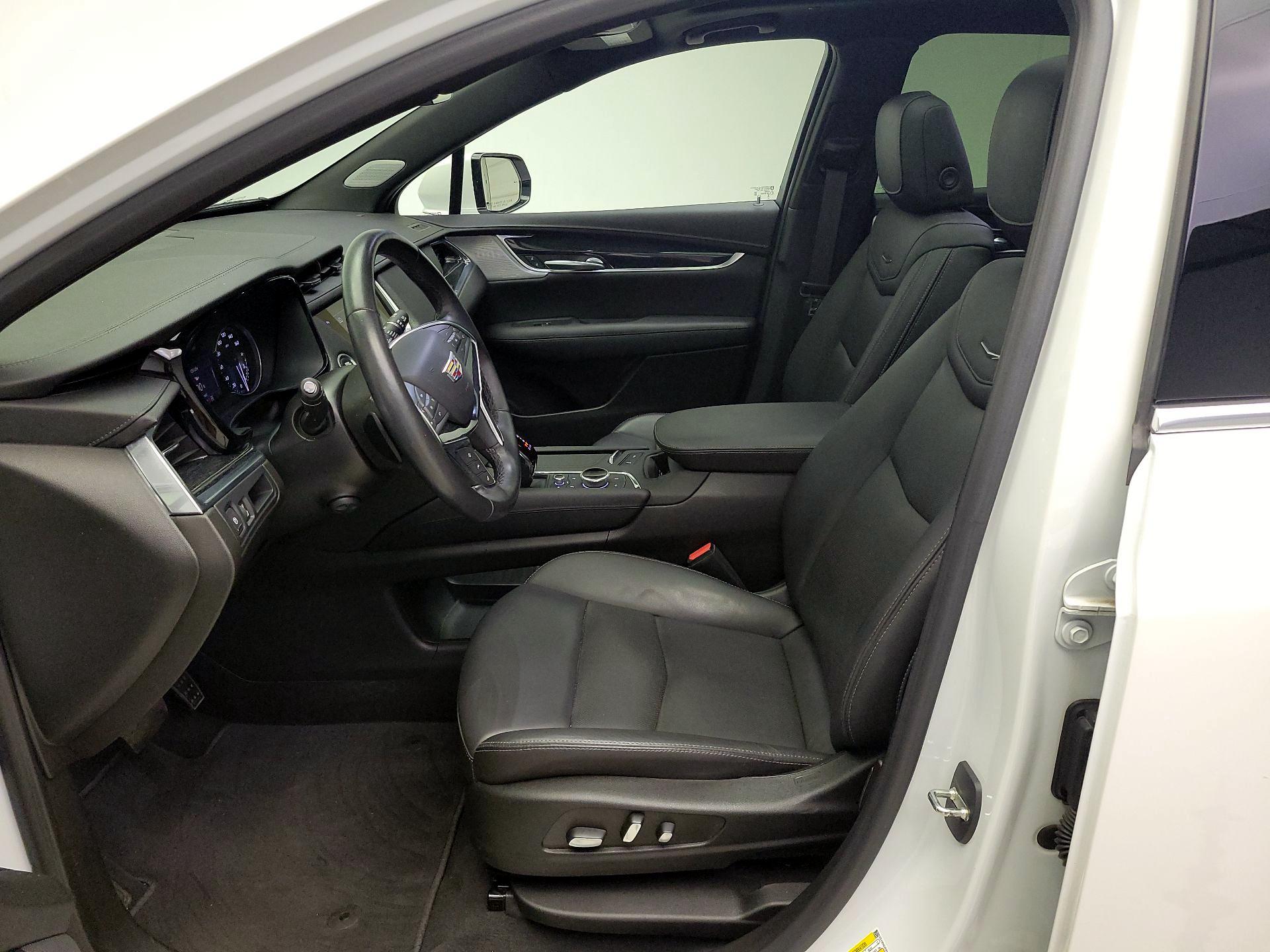 Thumbnail: 2023 Cadillac XT5 - 11