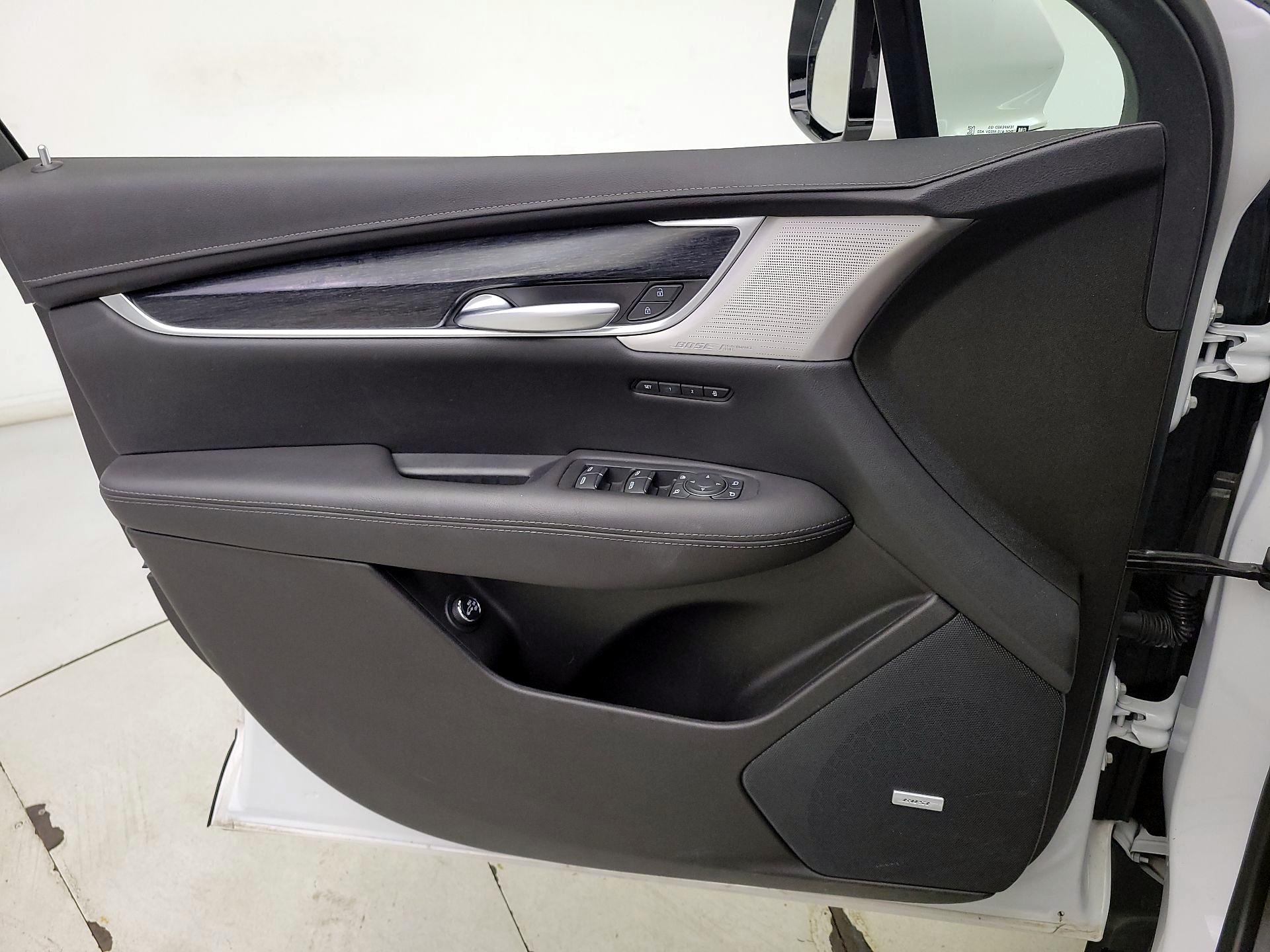 Thumbnail: 2023 Cadillac XT5 - 12