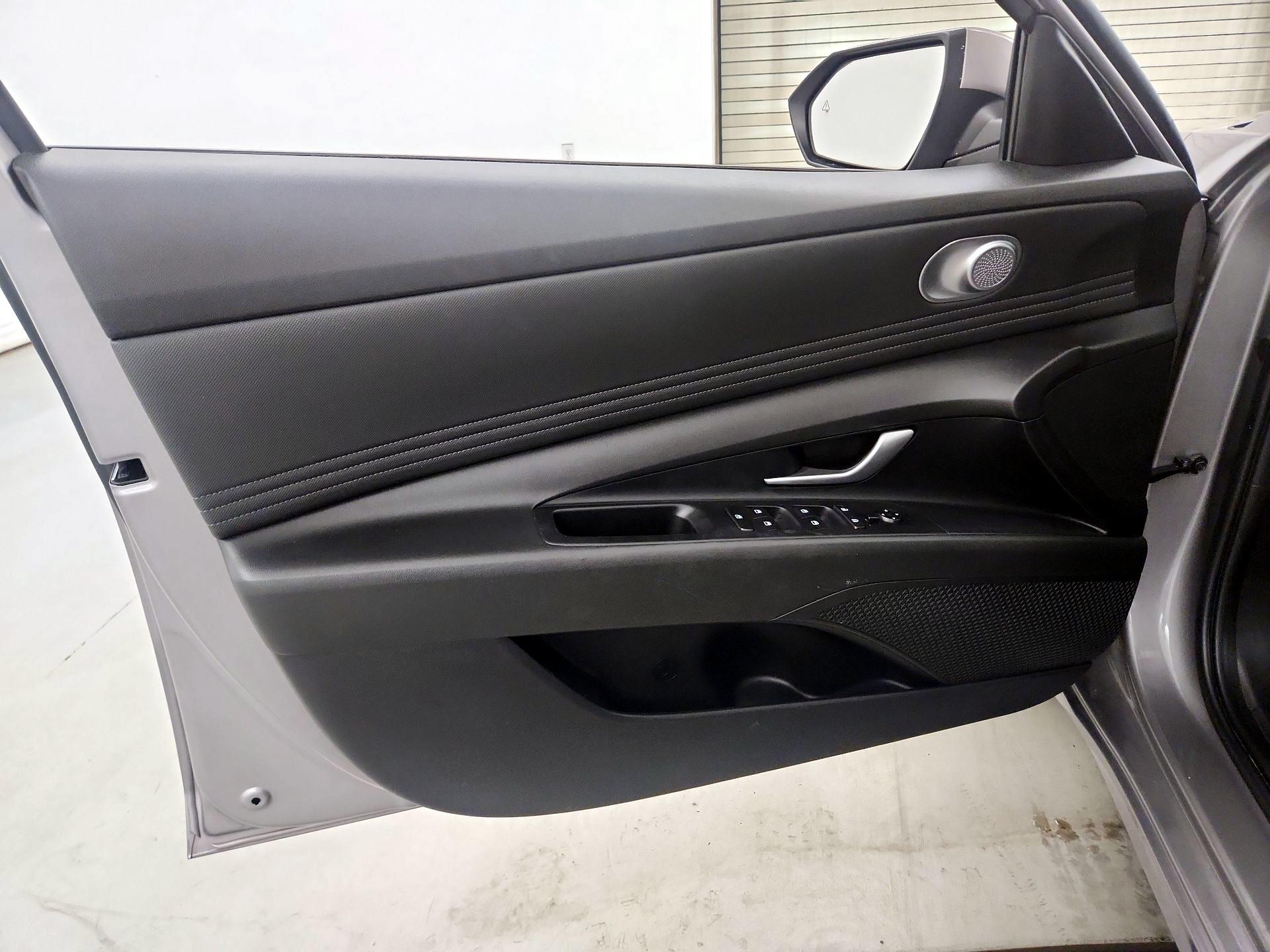 Thumbnail: 2022 Hyundai Elantra - 10