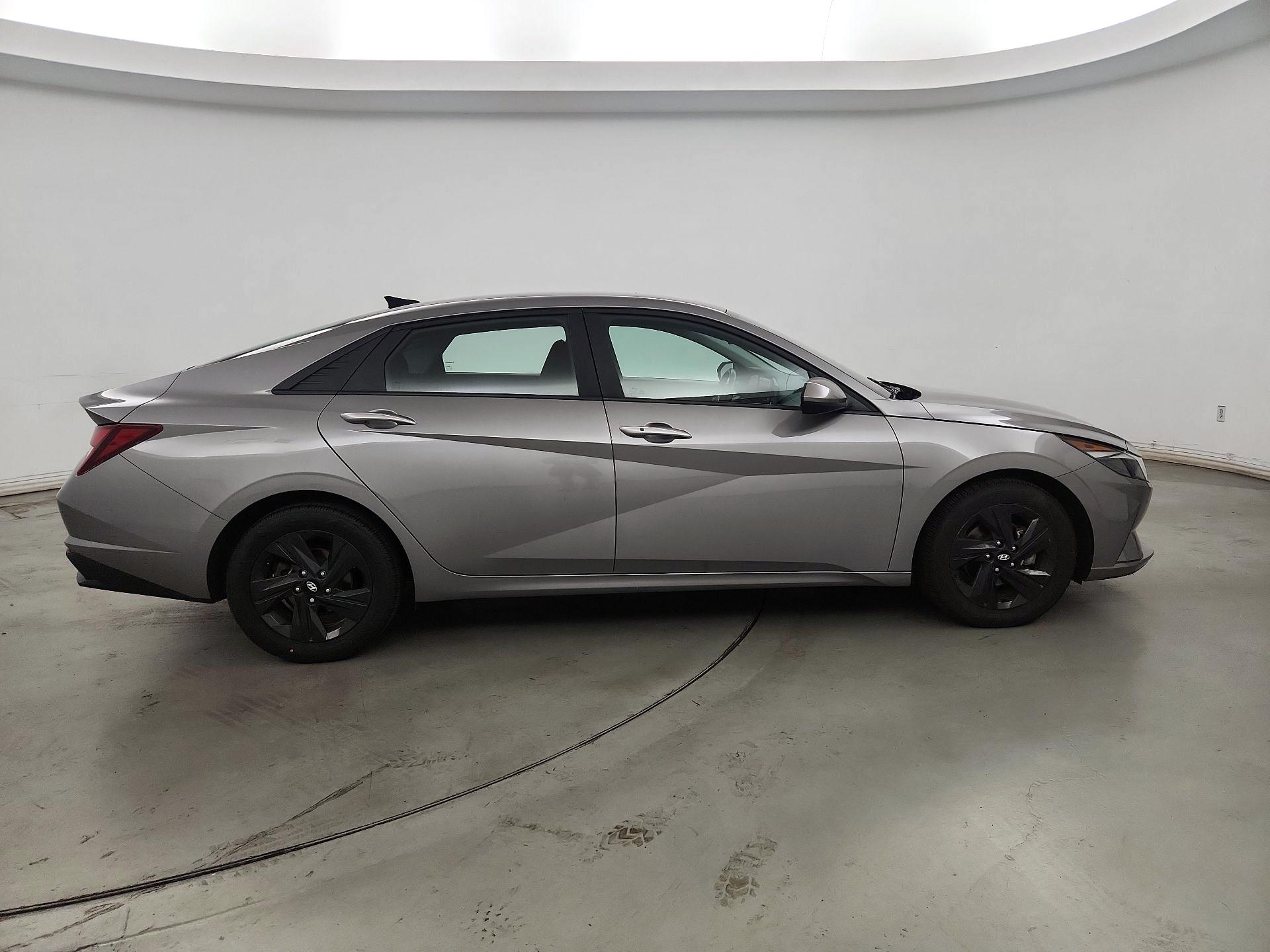 Thumbnail: 2022 Hyundai Elantra - 4