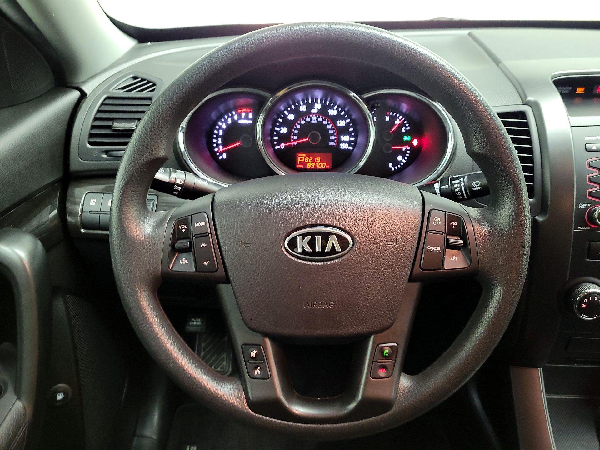 Thumbnail: 2013 Kia Sorento - 10