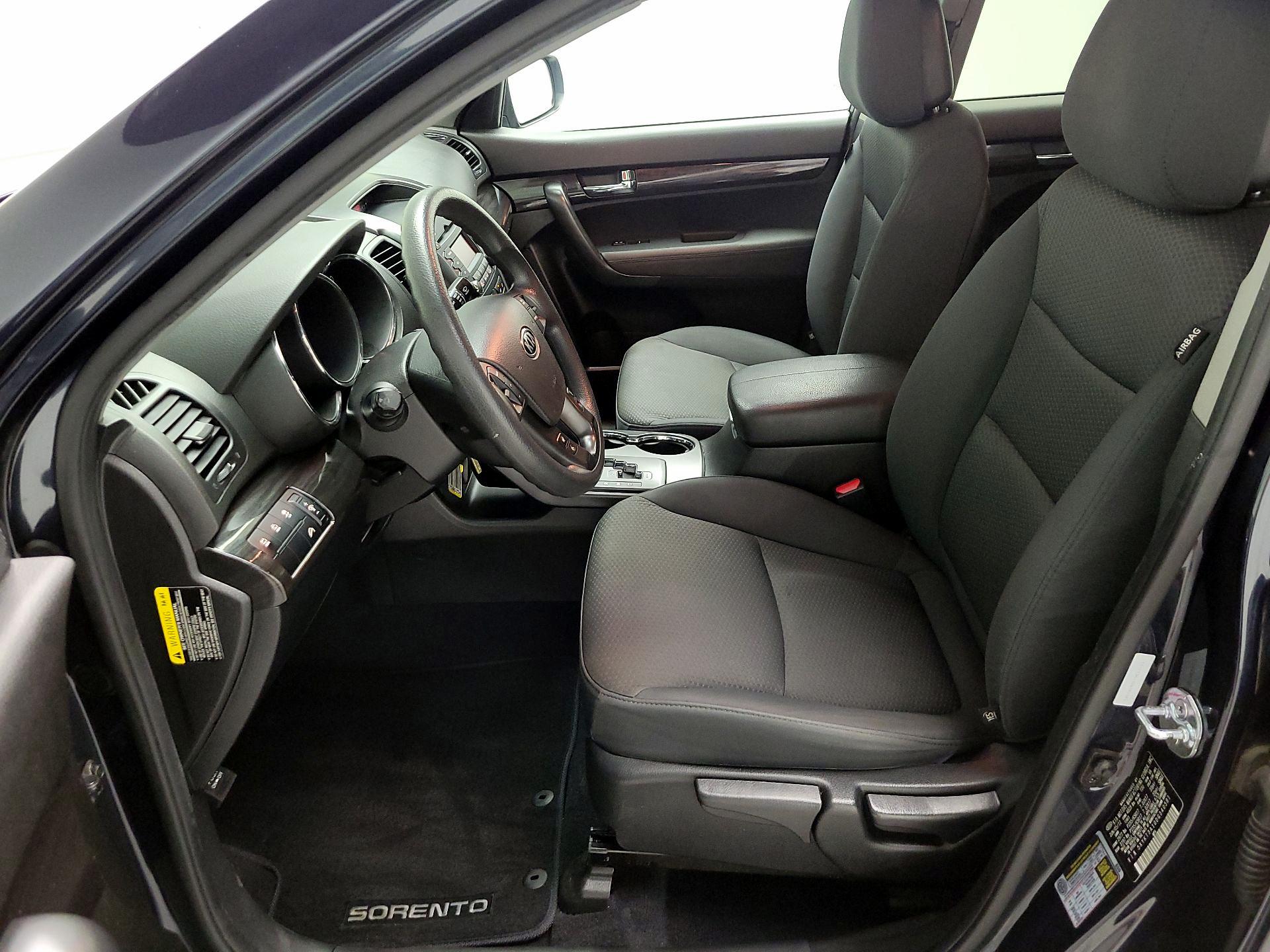 Thumbnail: 2013 Kia Sorento - 11