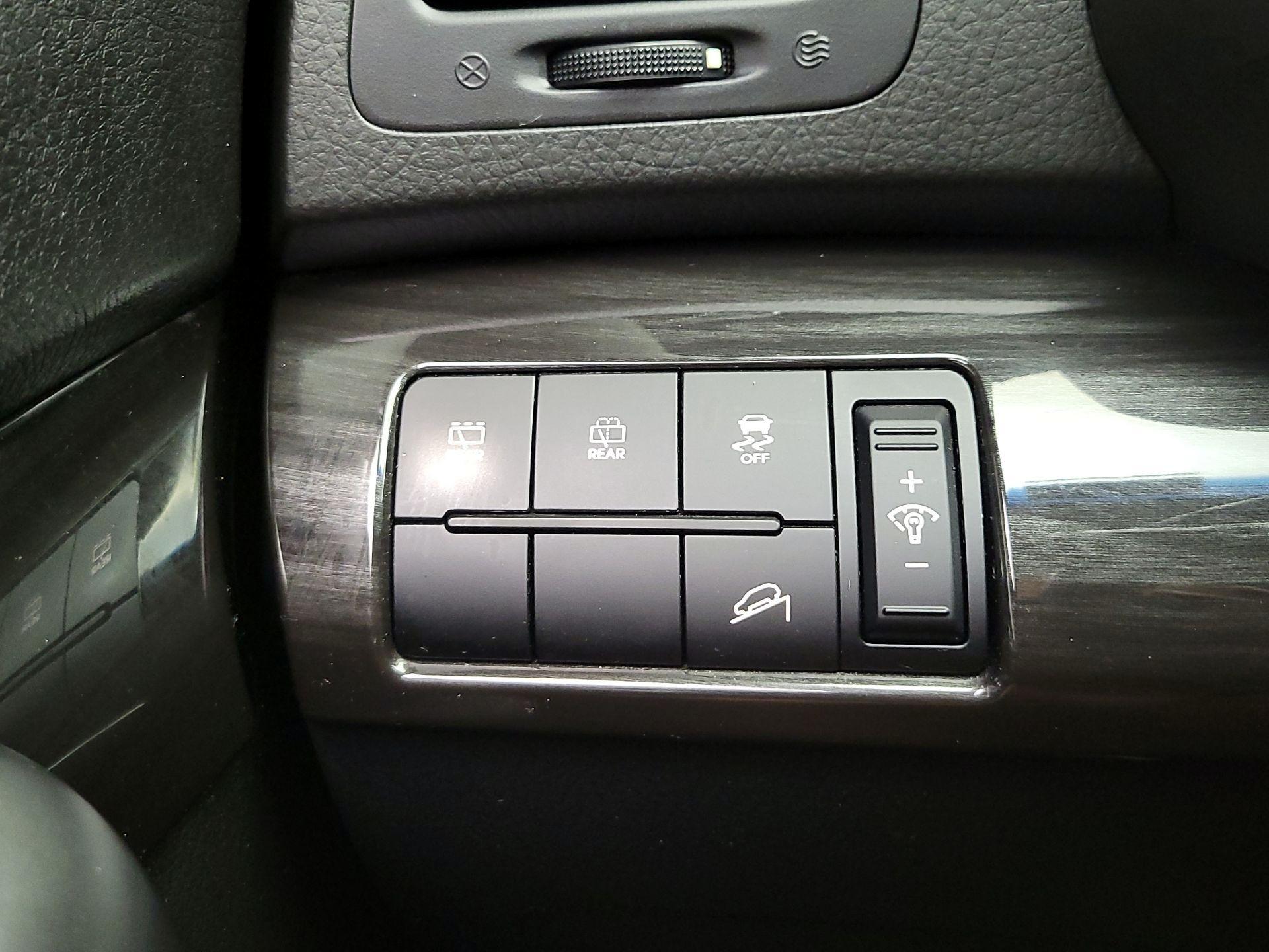 Thumbnail: 2013 Kia Sorento - 13