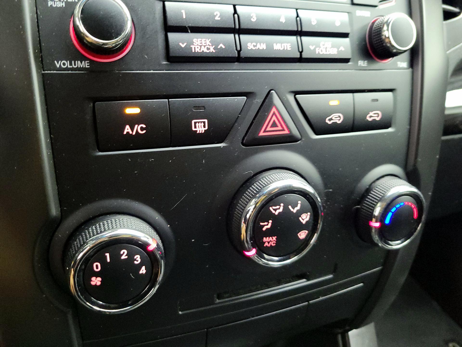 Thumbnail: 2013 Kia Sorento - 15