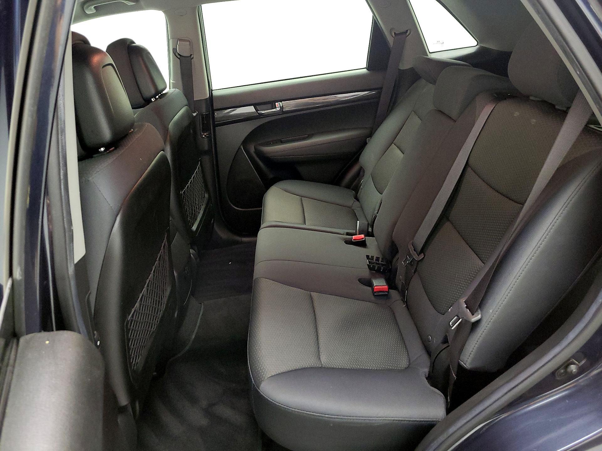Thumbnail: 2013 Kia Sorento - 18