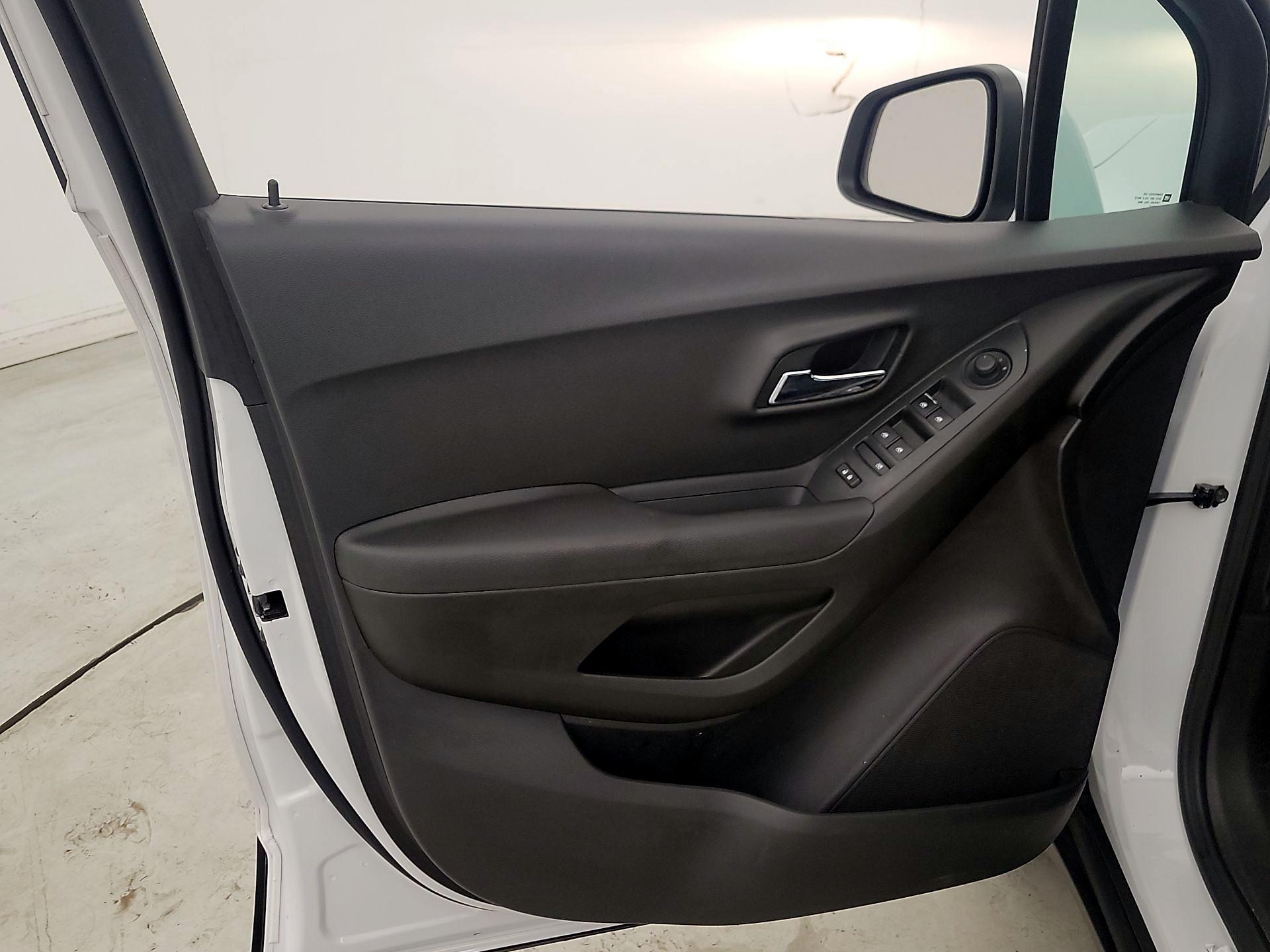 Thumbnail: 2019 Chevrolet Trax - 12