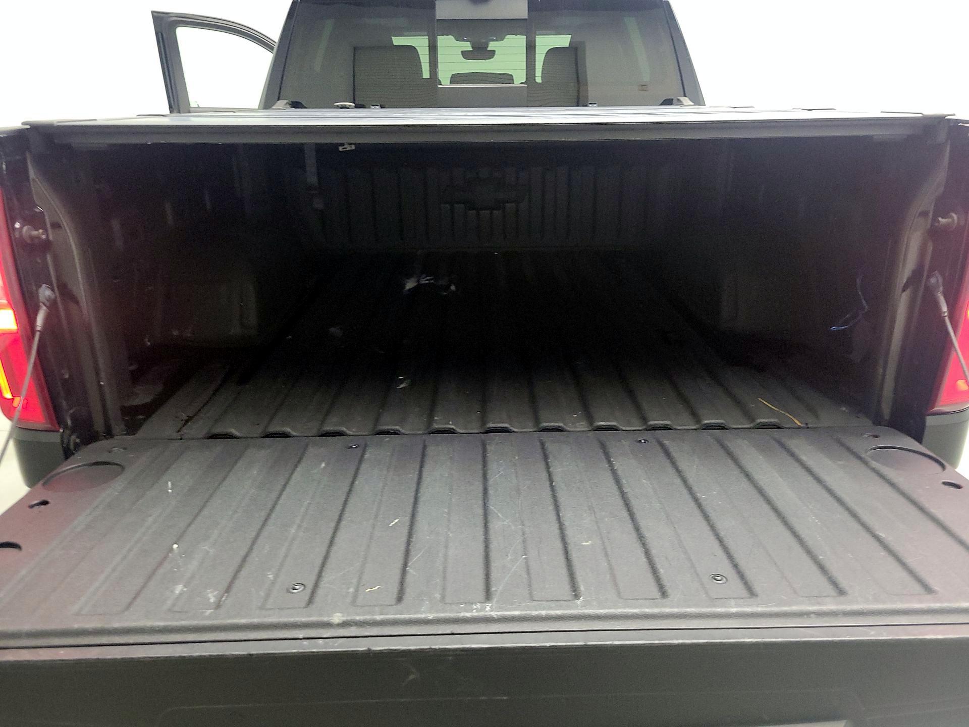 Thumbnail: 2020 Chevrolet Silverado 1500 - 18