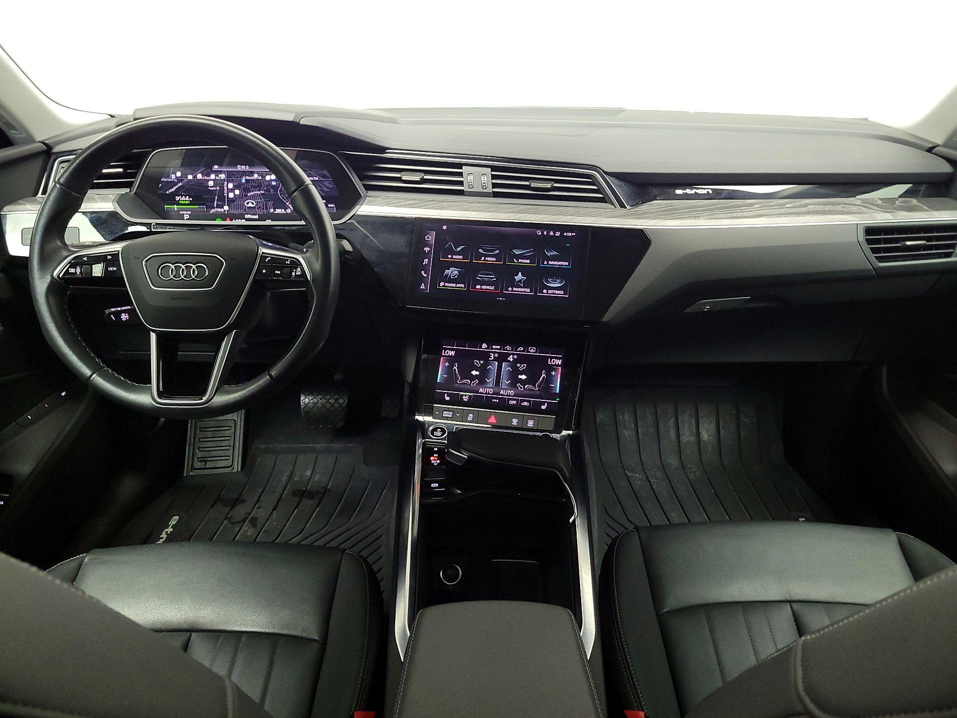 Thumbnail: 2022 Audi e-tron S - 9