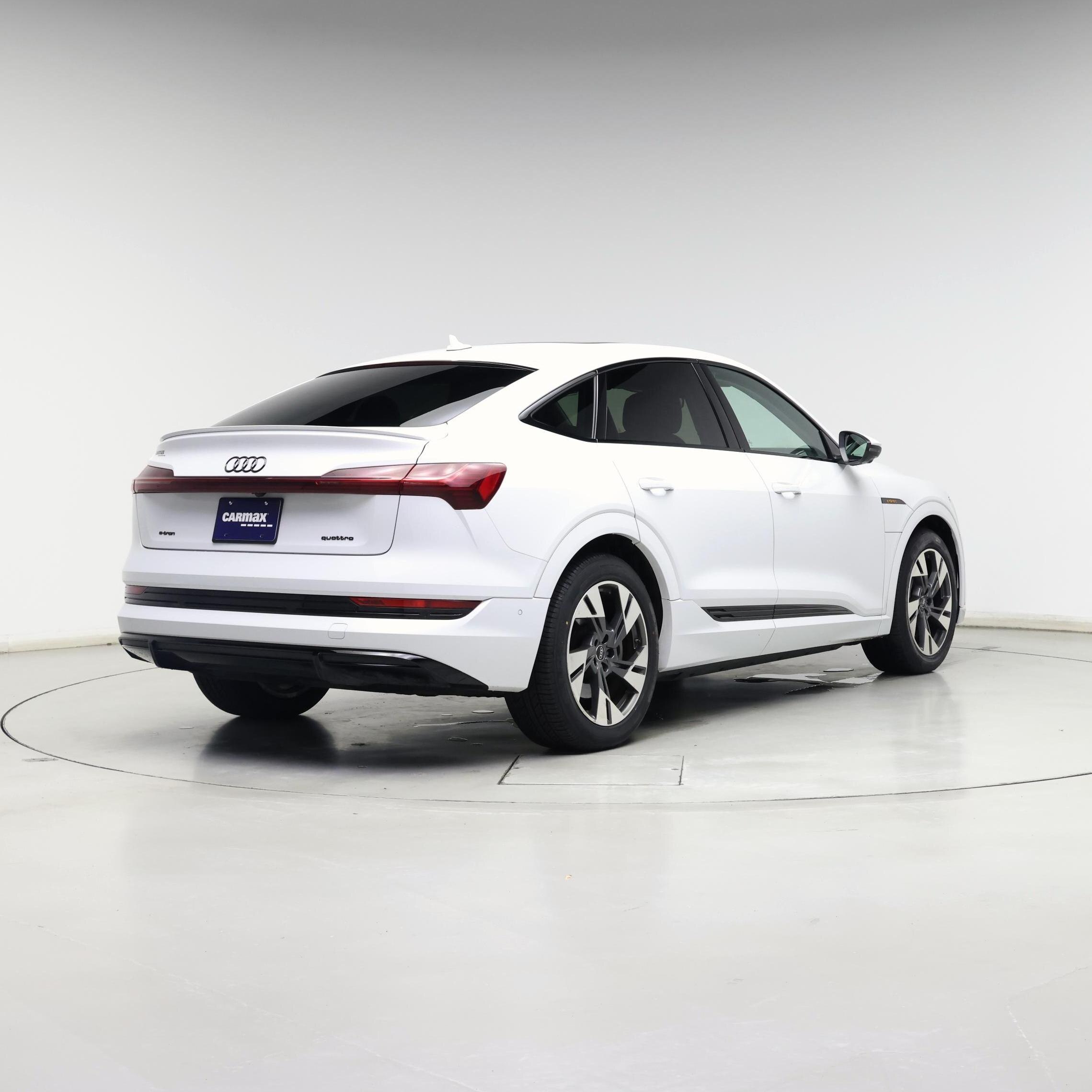 Thumbnail: 2022 Audi e-tron S - 8