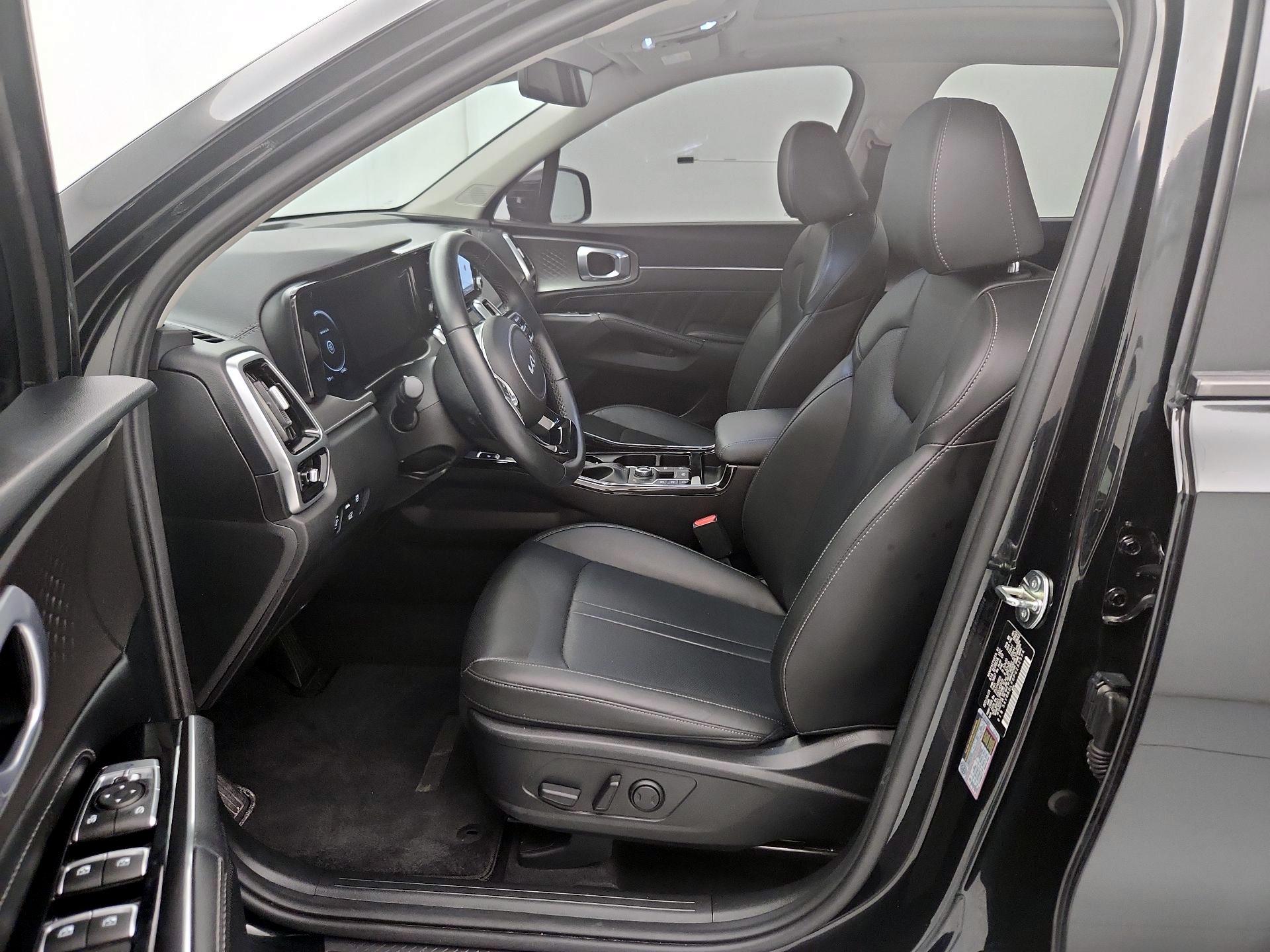 Thumbnail: 2023 Kia Sorento - 11