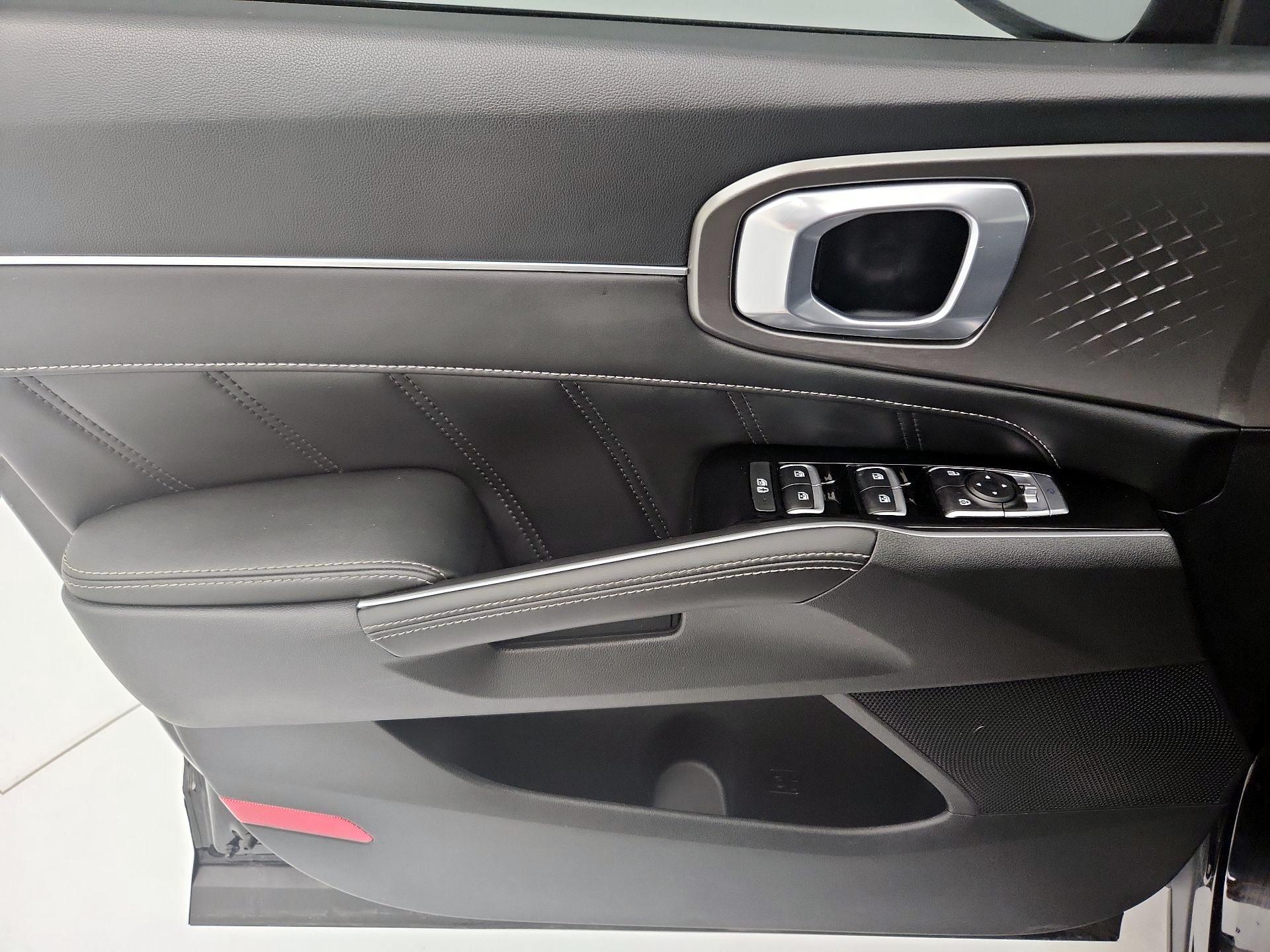 Thumbnail: 2023 Kia Sorento - 12