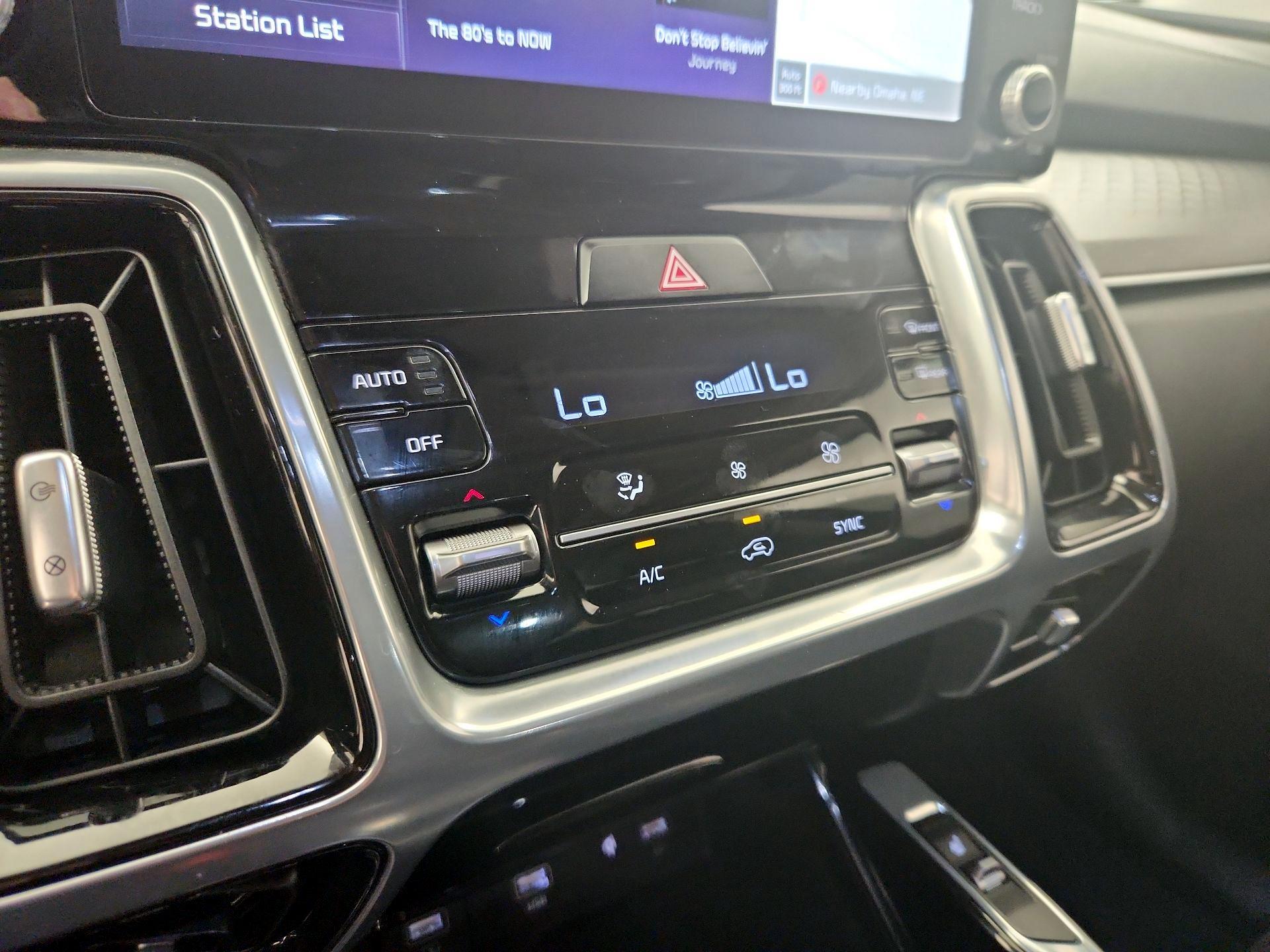 Thumbnail: 2023 Kia Sorento - 17