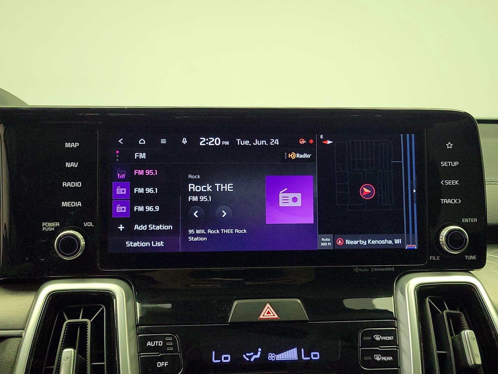 Thumbnail: 2022 Kia Sorento - 16
