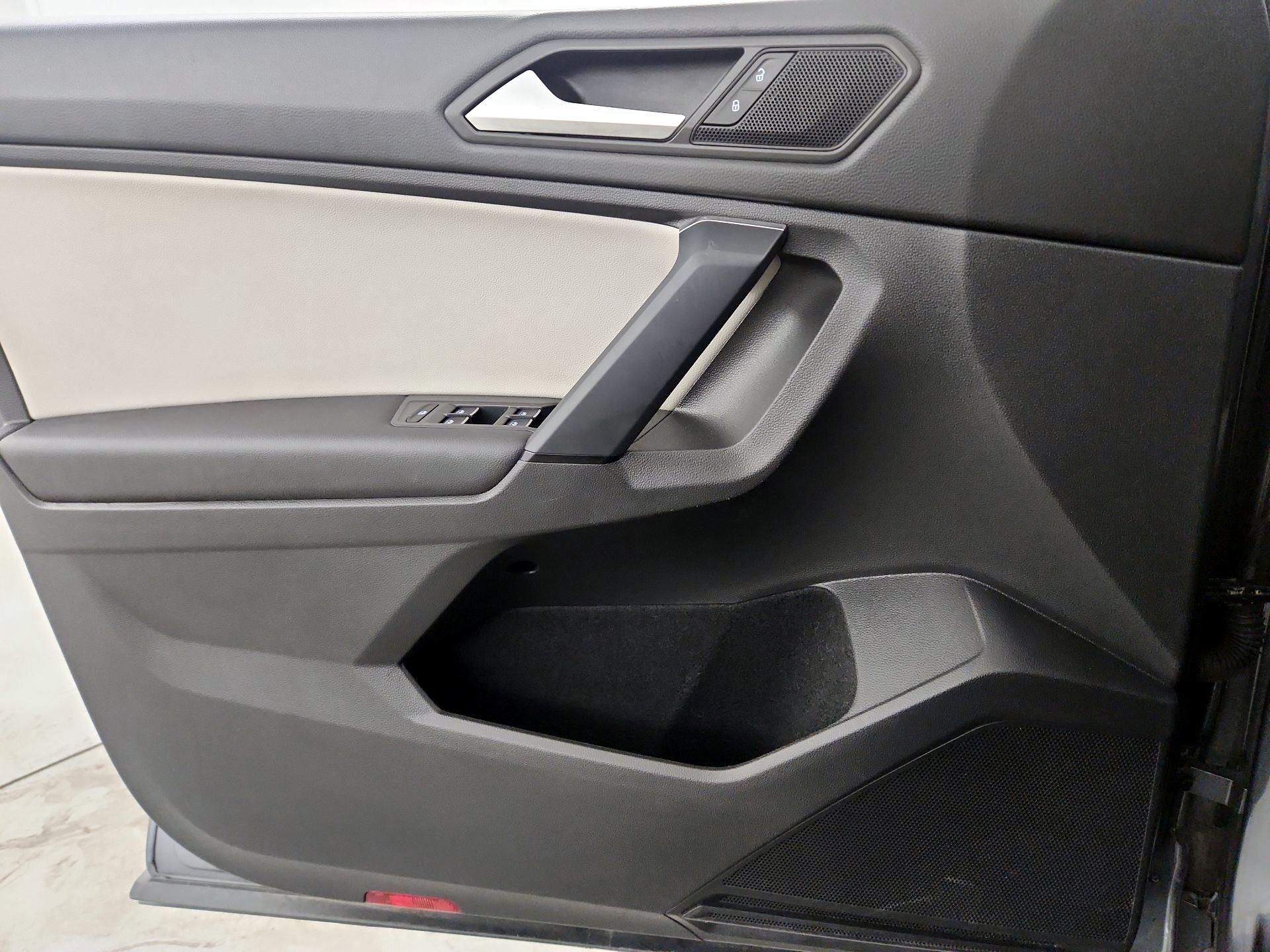 Thumbnail: 2019 Volkswagen Tiguan - 12