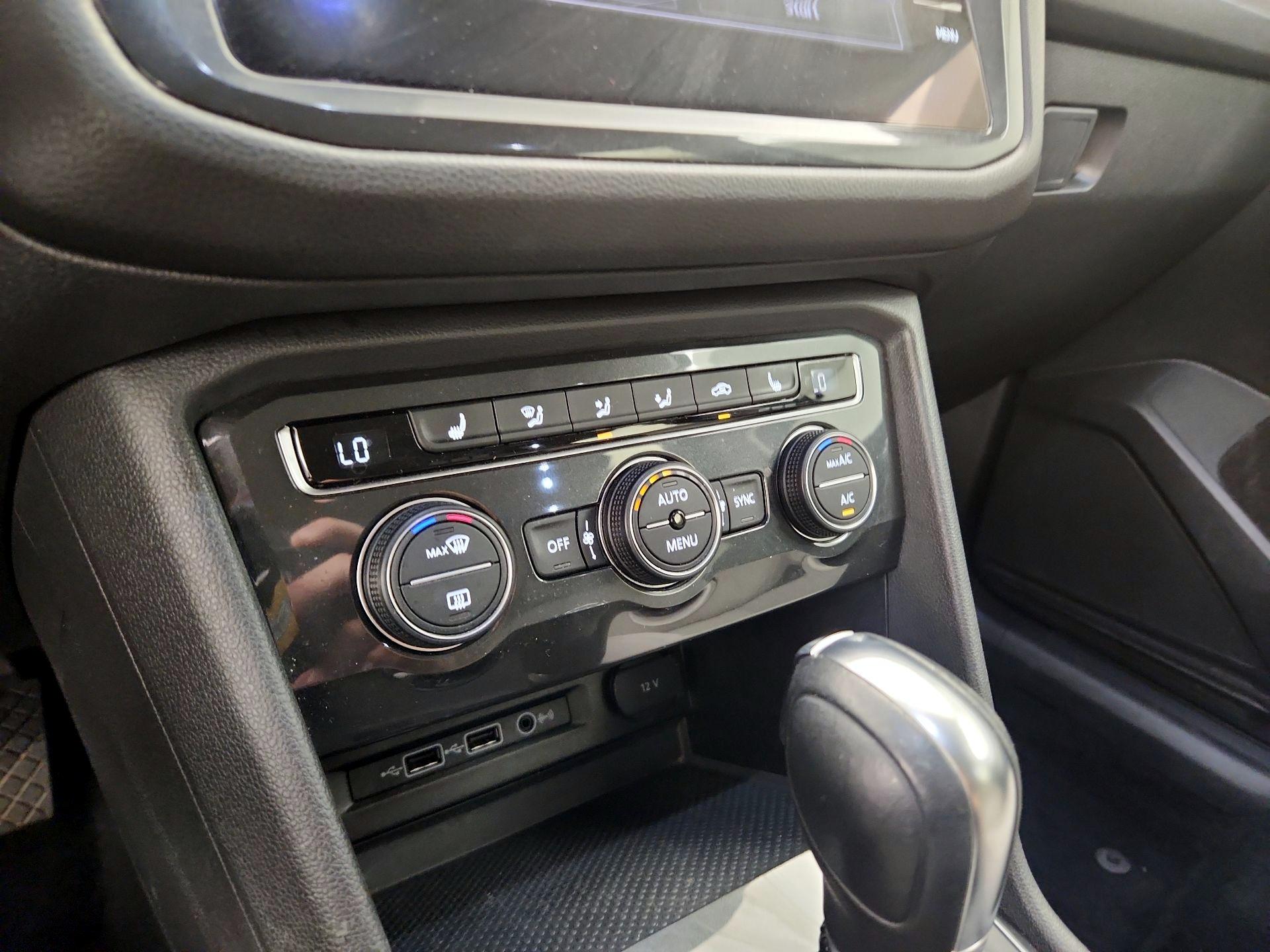 Thumbnail: 2019 Volkswagen Tiguan - 16