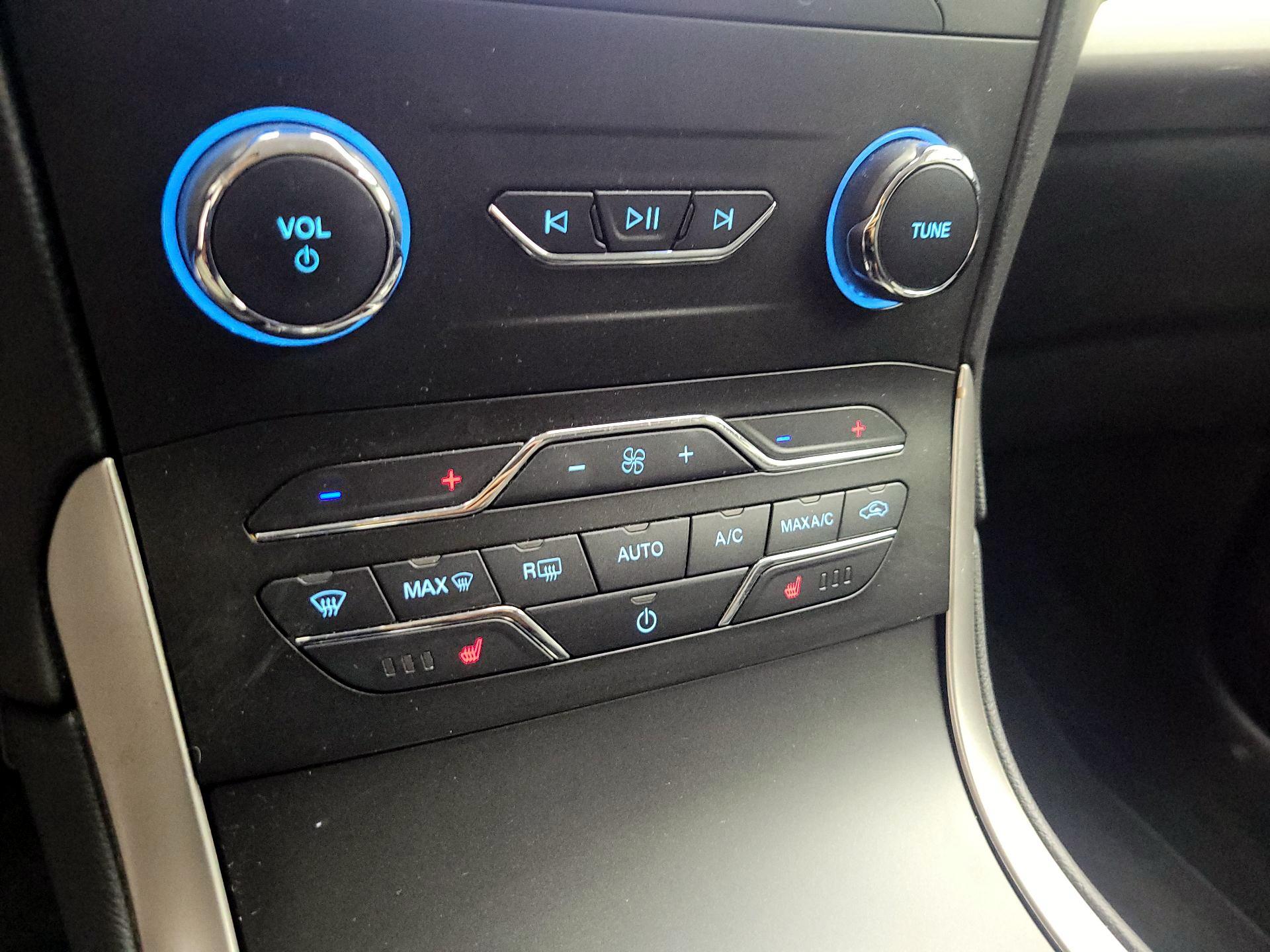 Thumbnail: 2019 Ford Edge - 17