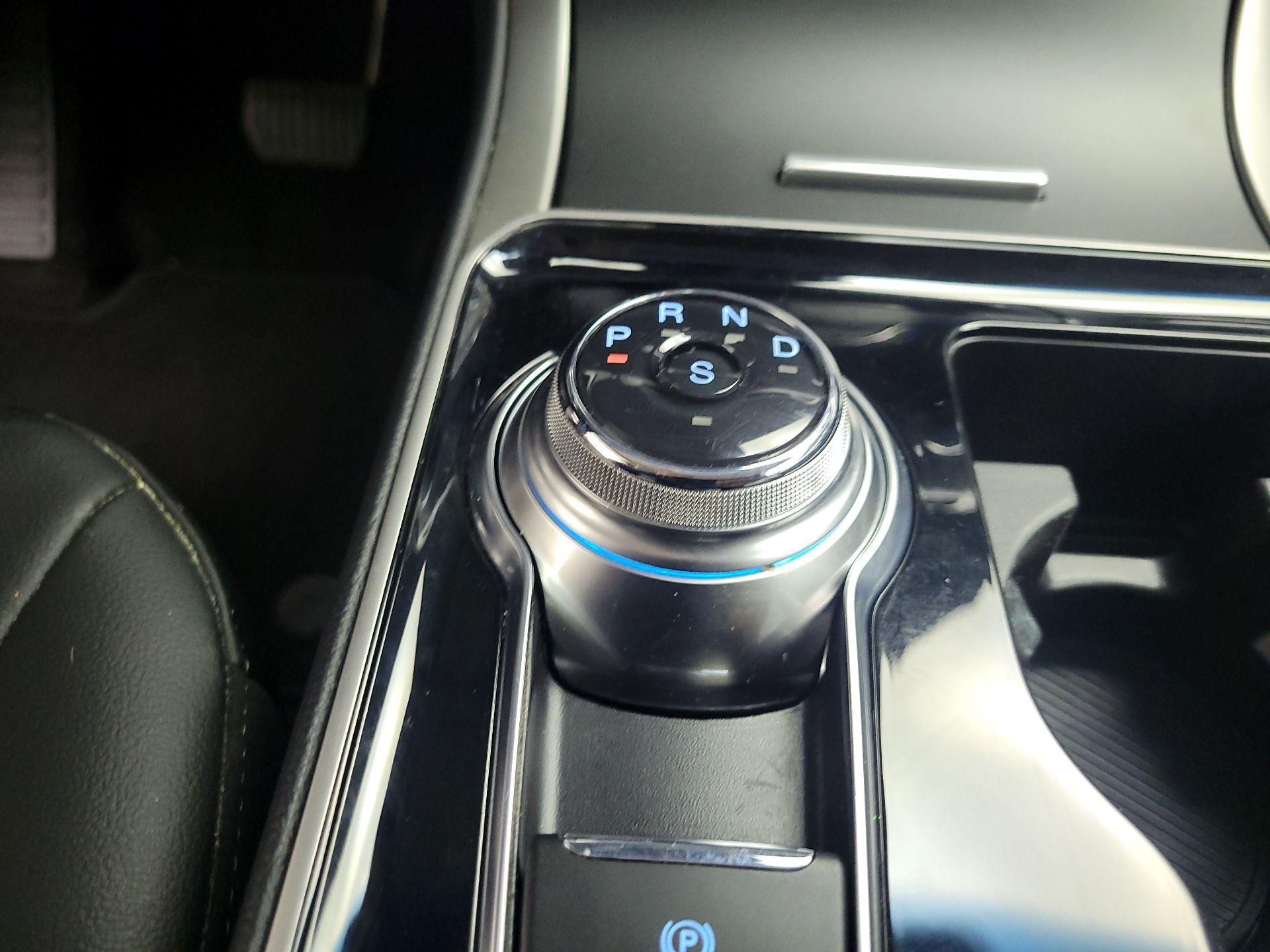 Thumbnail: 2019 Ford Edge - 18