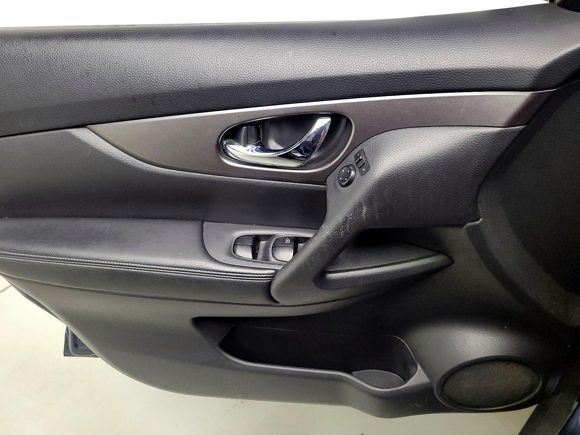 Thumbnail: 2016 Nissan Rogue - 12
