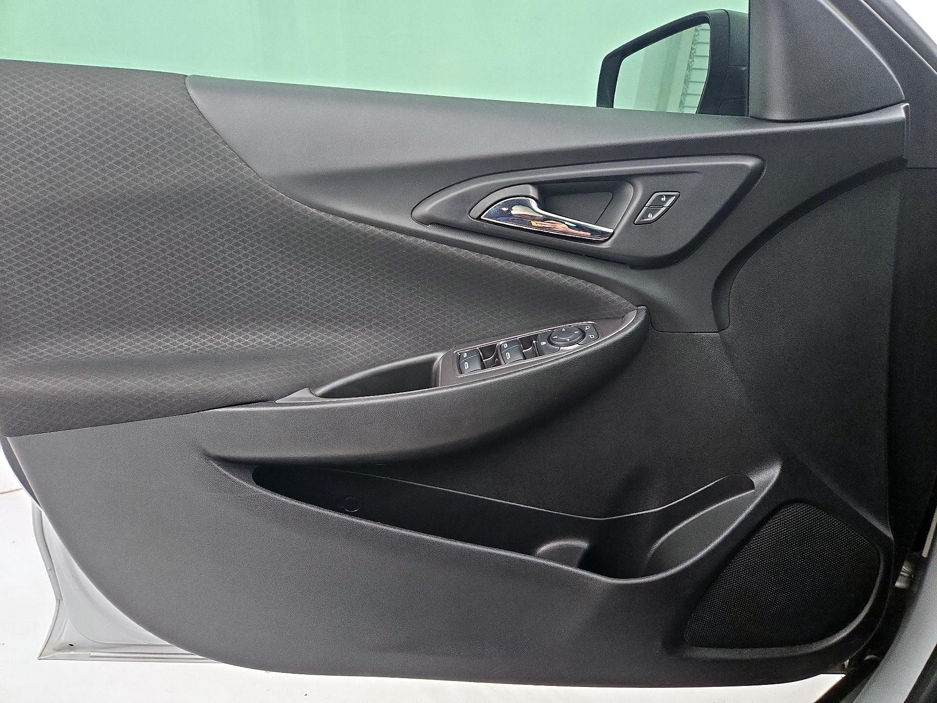 Thumbnail: 2020 Chevrolet Malibu - 12