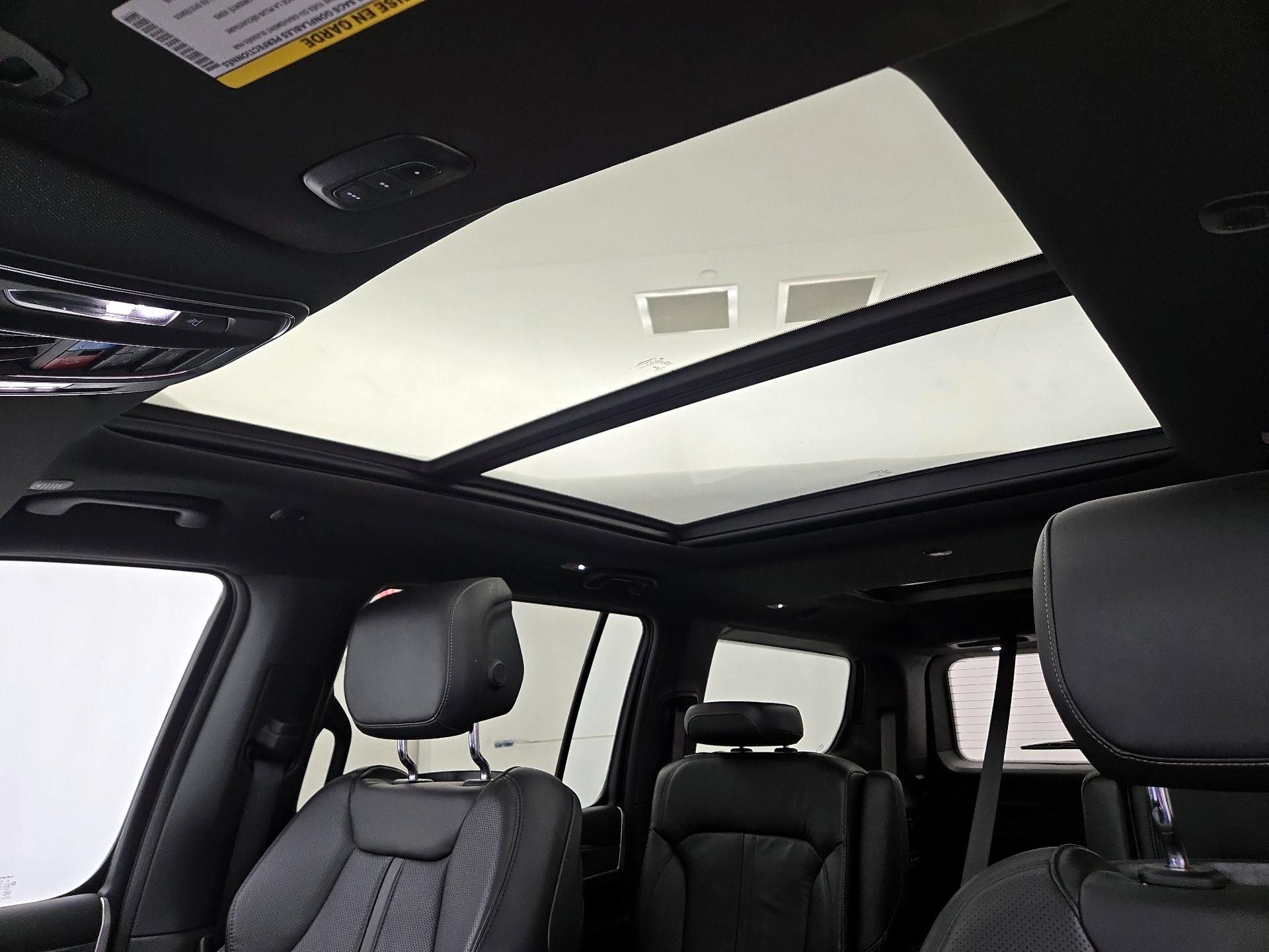 Thumbnail: 2022 Jeep Wagoneer - 20