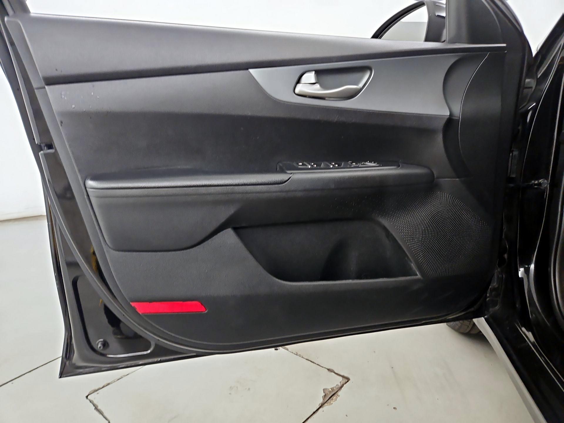Thumbnail: 2020 Kia Forte - 12