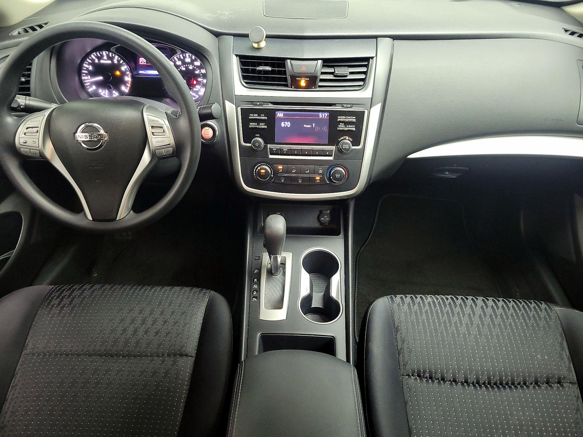 Thumbnail: 2017 Nissan Altima - 9