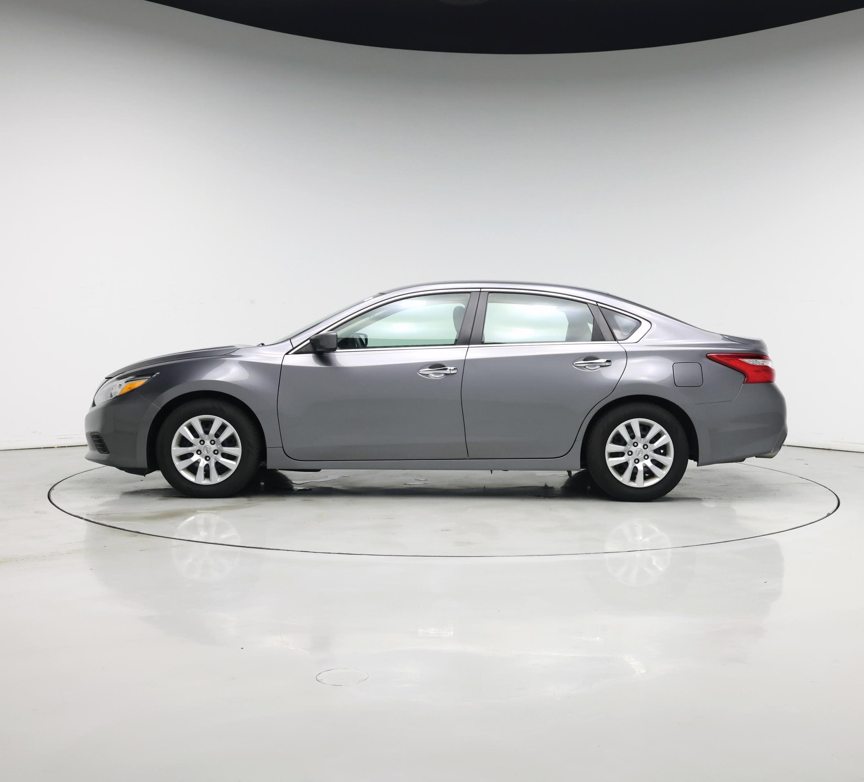 Thumbnail: 2017 Nissan Altima - 3