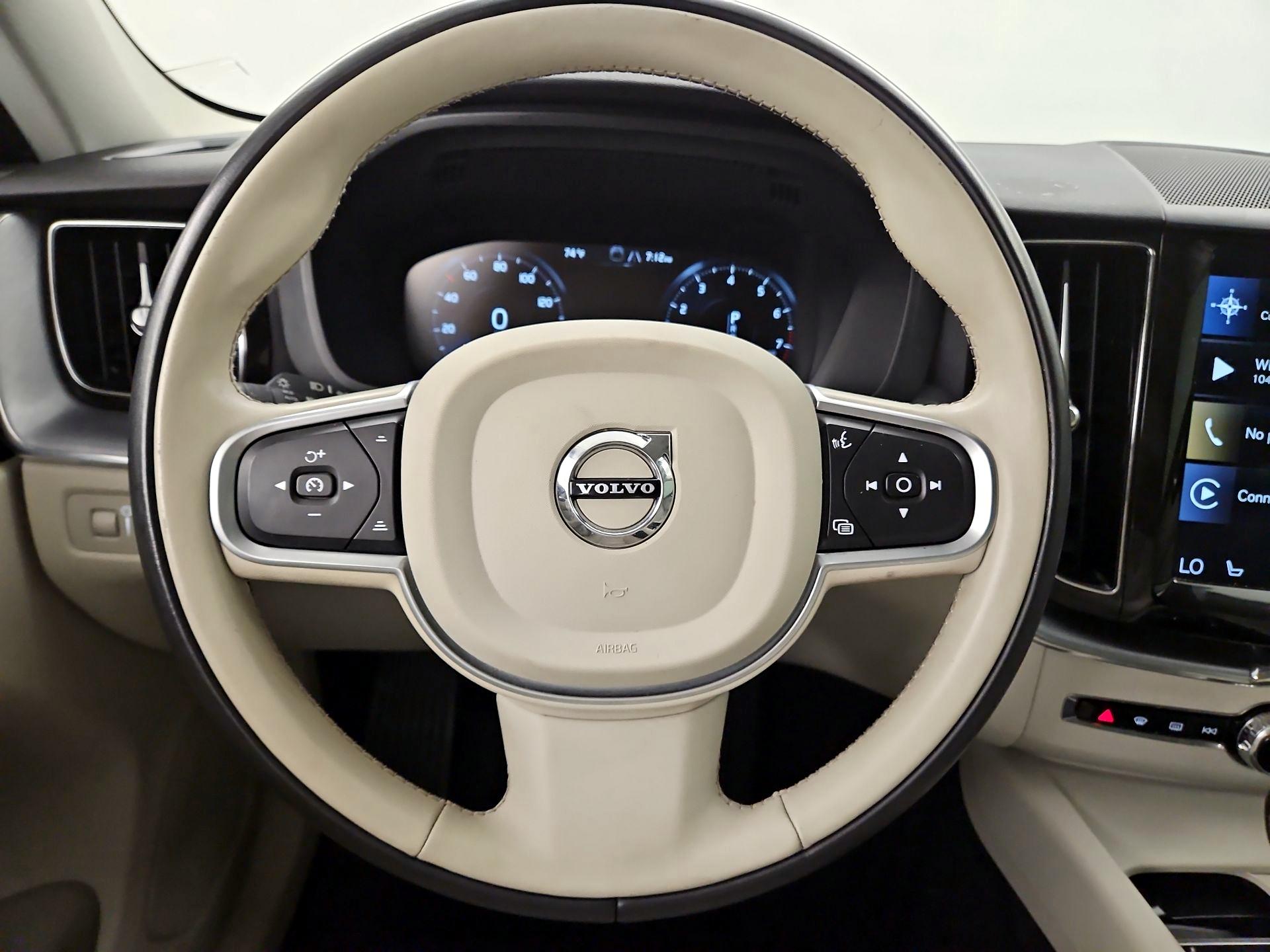 Thumbnail: 2020 Volvo XC60 - 10
