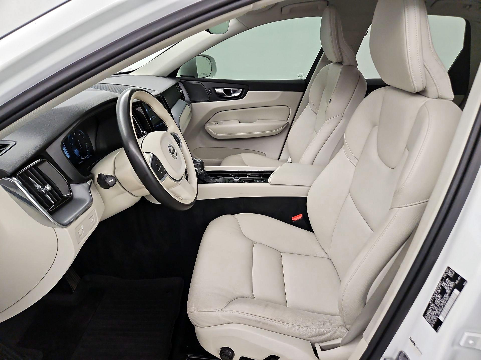 Thumbnail: 2020 Volvo XC60 - 11