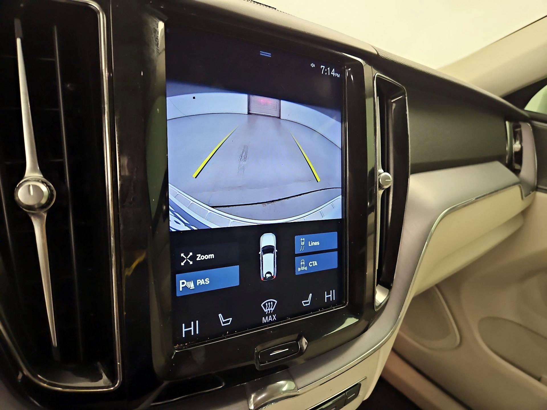 Thumbnail: 2020 Volvo XC60 - 15