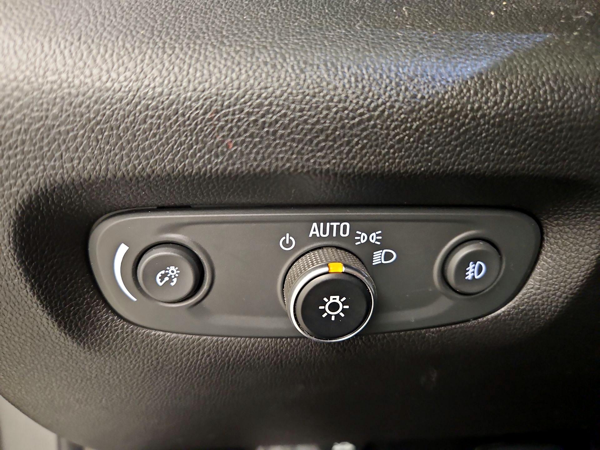 Thumbnail: 2019 Chevrolet Traverse - 11