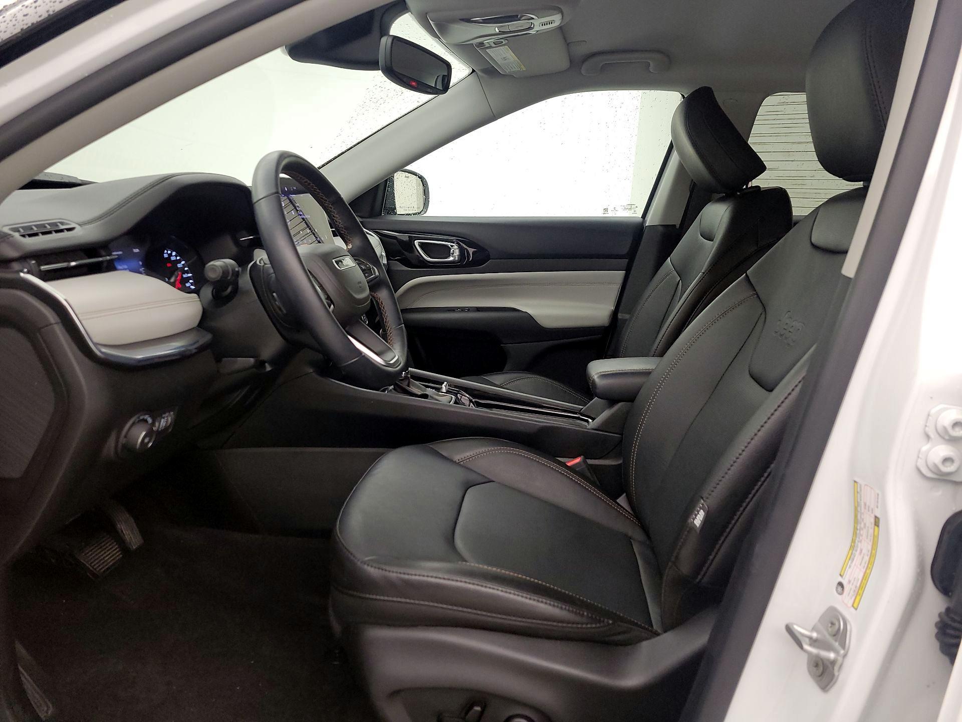 Thumbnail: 2022 Jeep Compass - 11