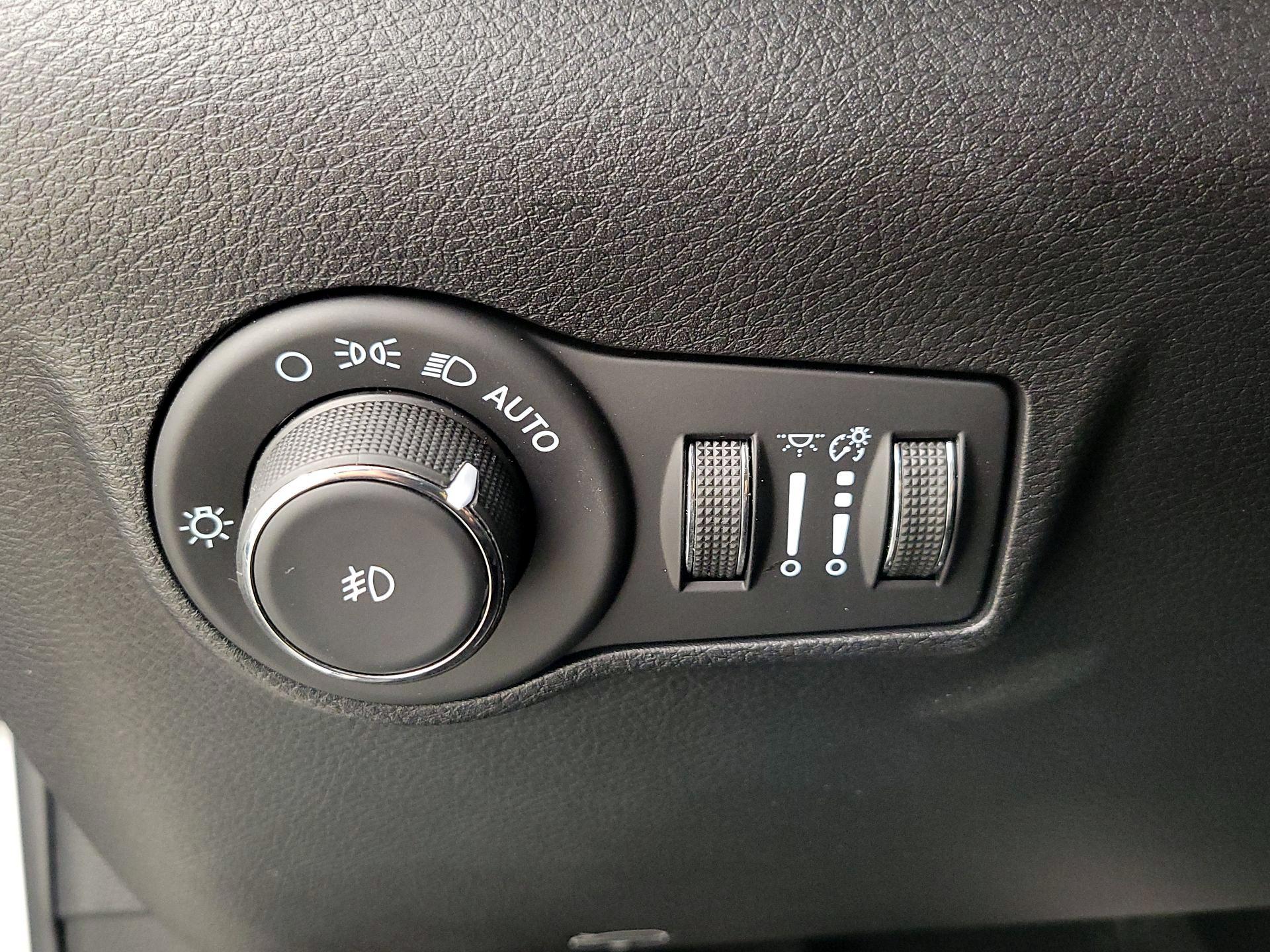 Thumbnail: 2022 Jeep Compass - 13