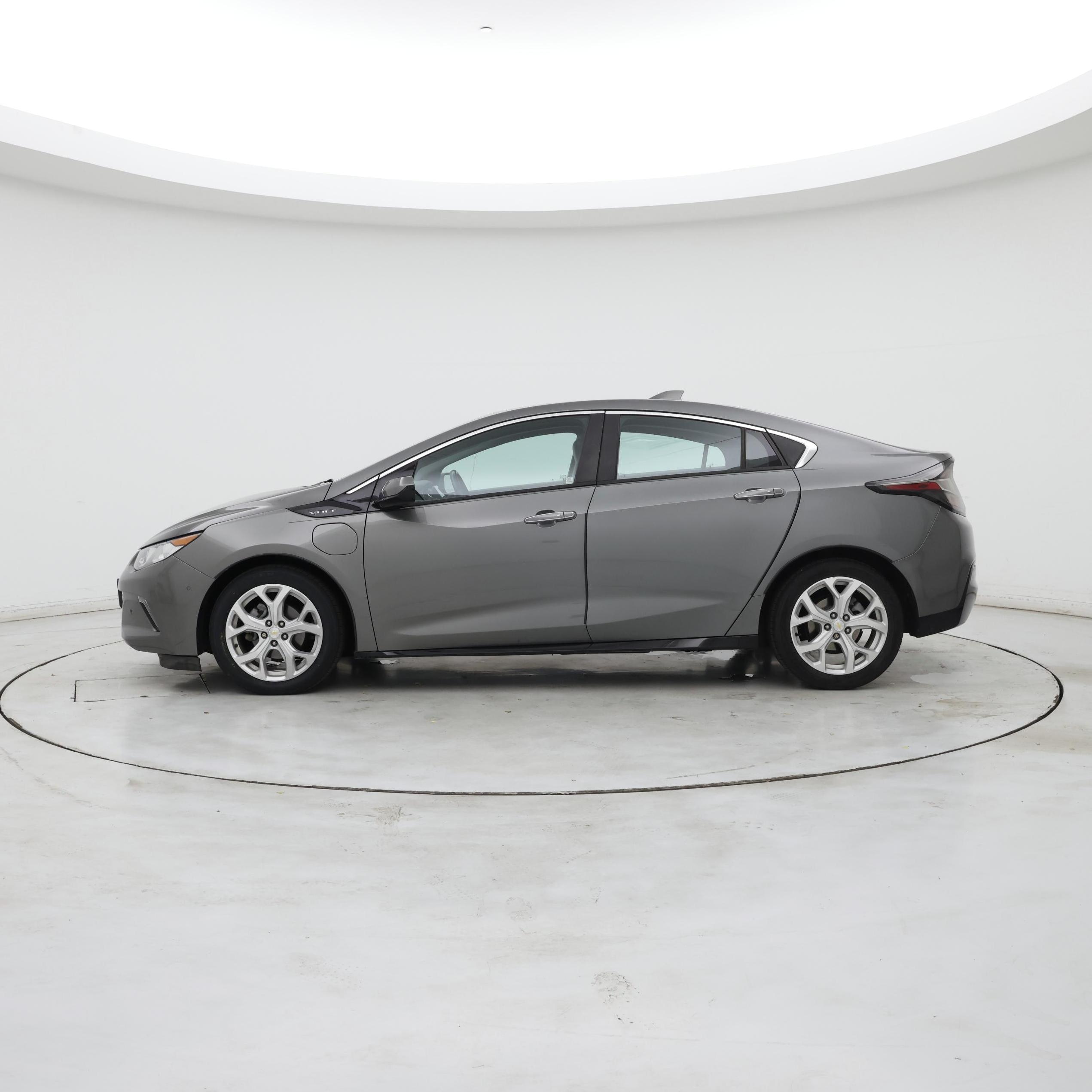 Thumbnail: 2017 Chevrolet Volt - 3