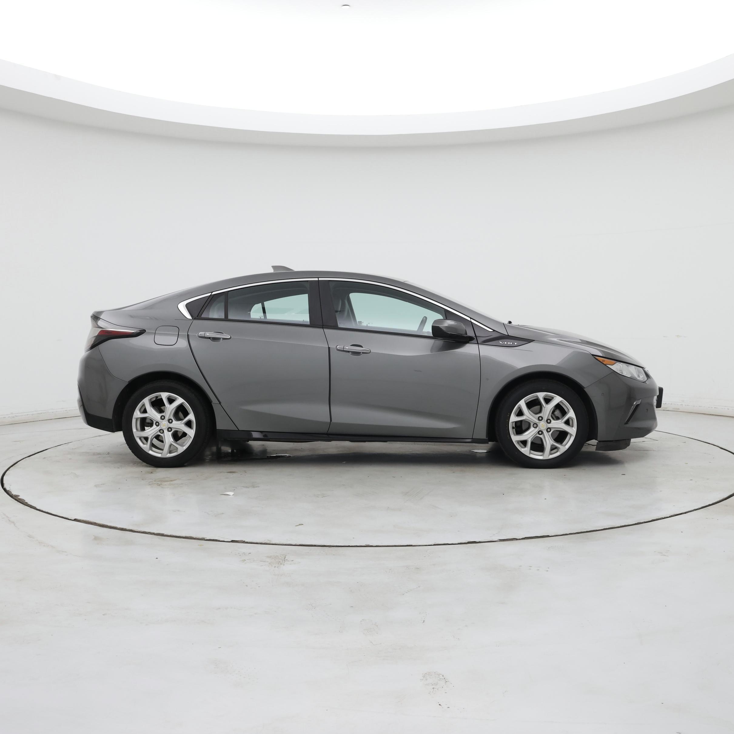 Thumbnail: 2017 Chevrolet Volt - 7