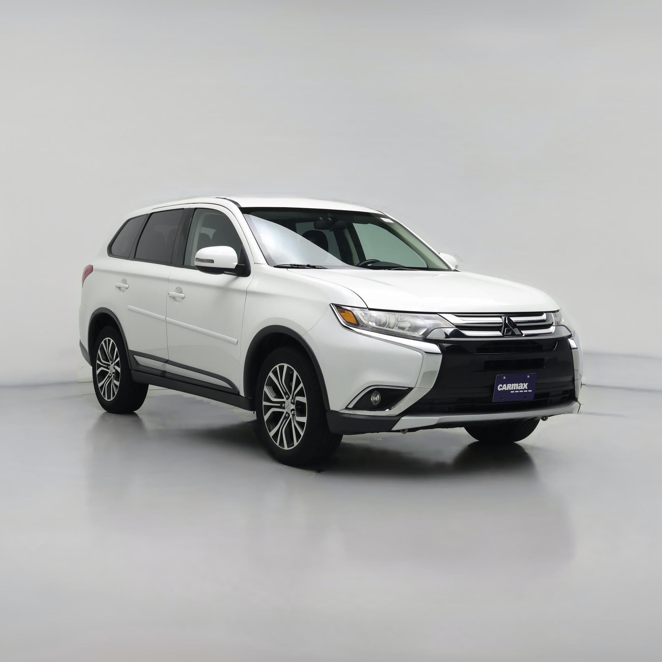 Thumbnail: 2017 Mitsubishi Outlander - 1