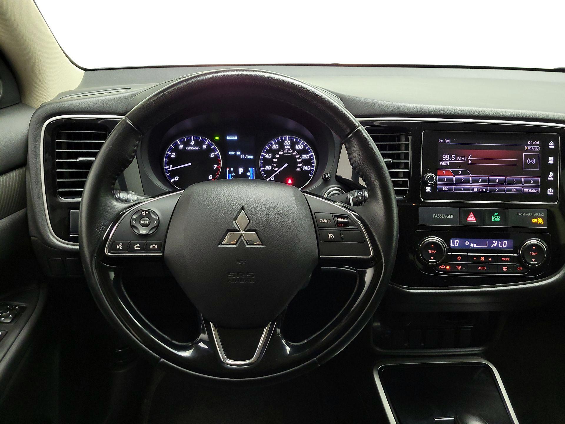 Thumbnail: 2017 Mitsubishi Outlander - 10