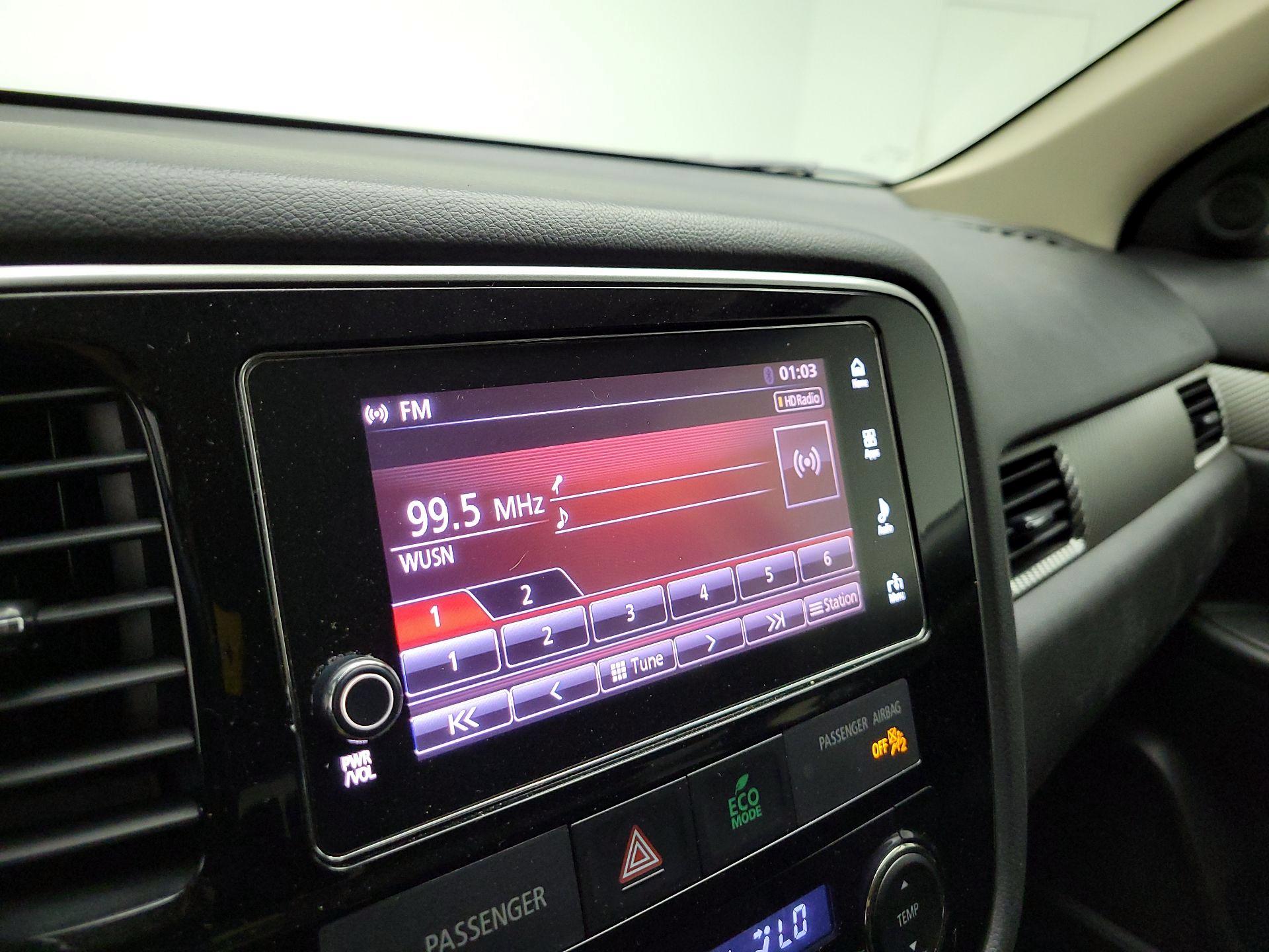 Thumbnail: 2017 Mitsubishi Outlander - 14