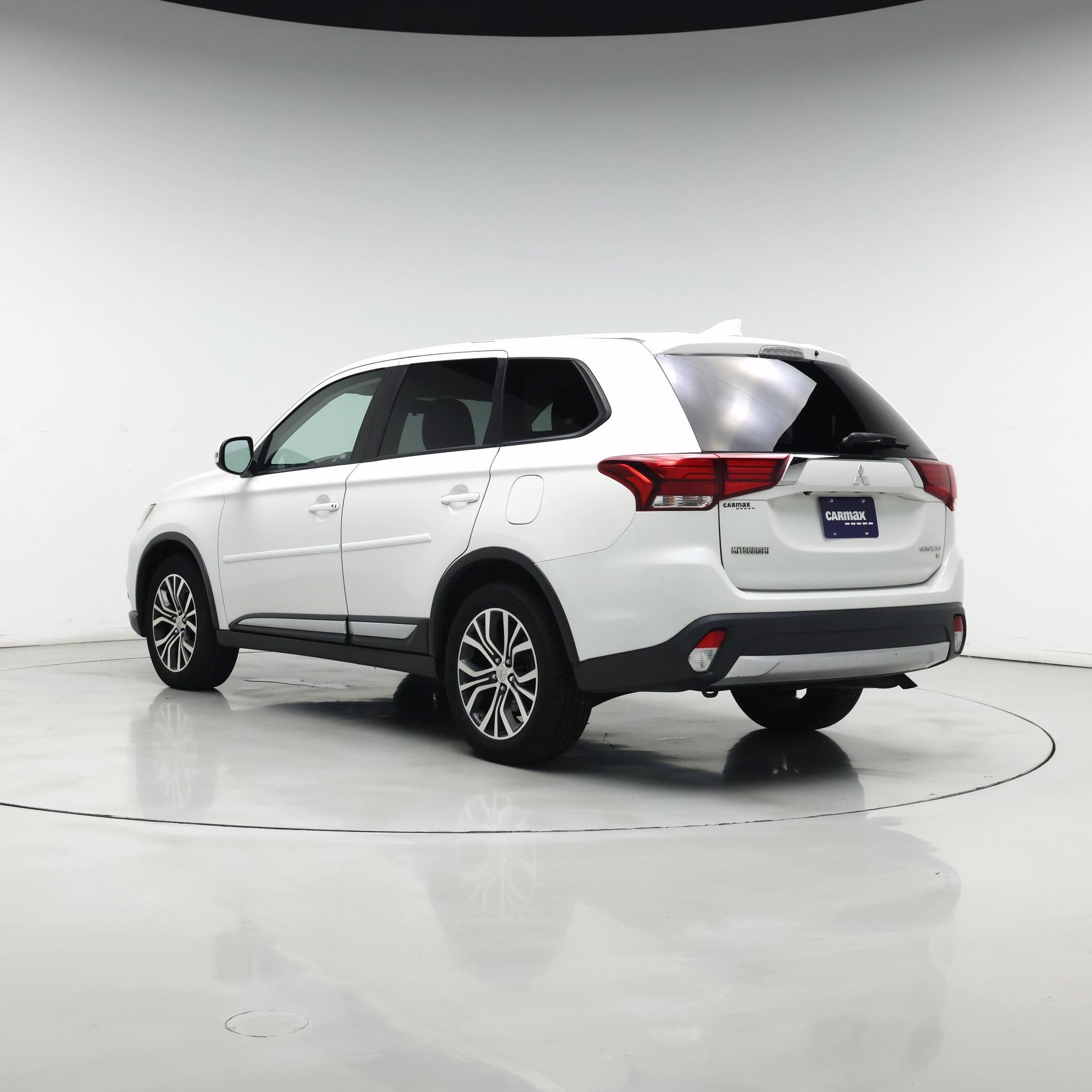 Thumbnail: 2017 Mitsubishi Outlander - 2