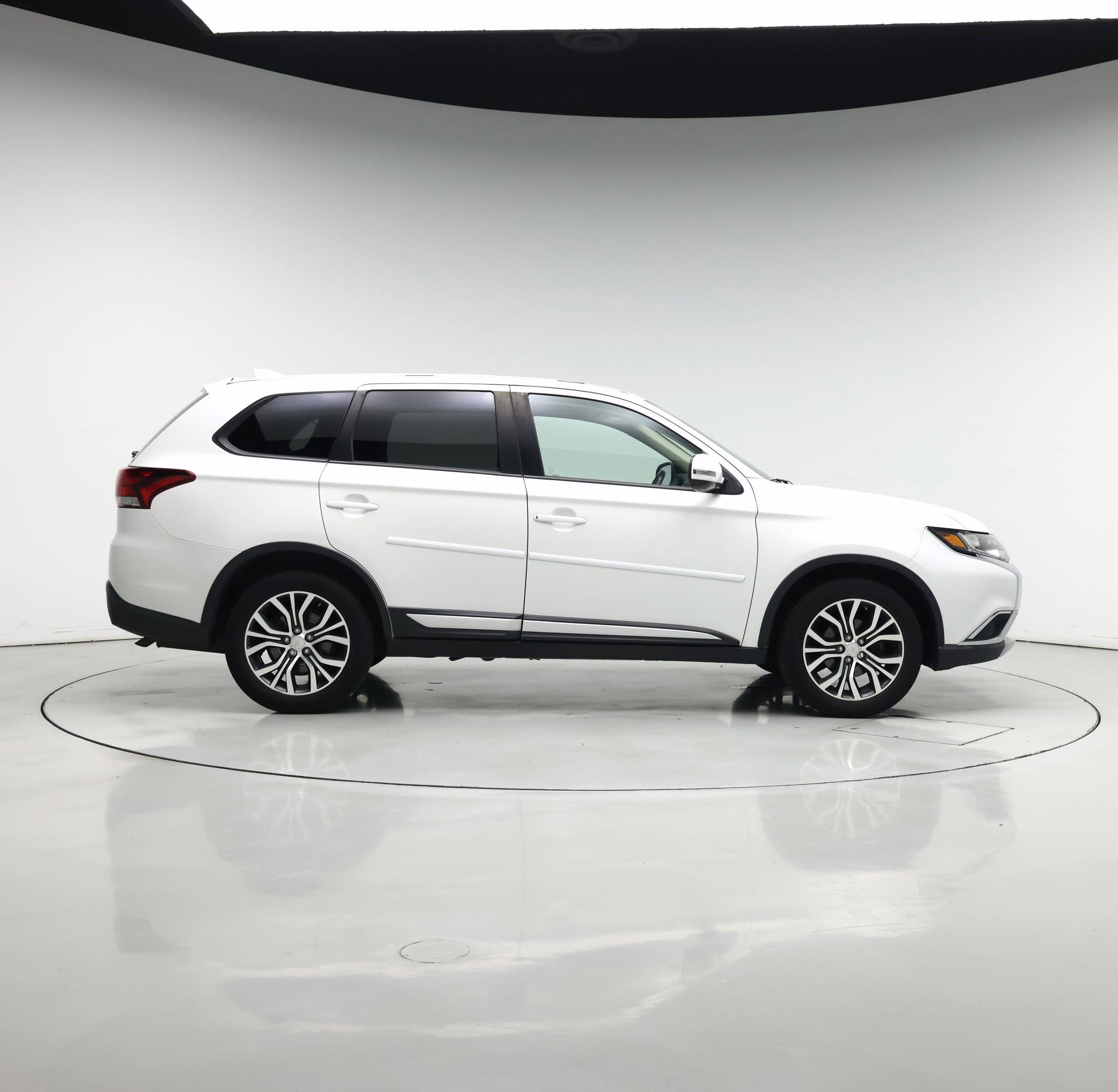 Thumbnail: 2017 Mitsubishi Outlander - 7