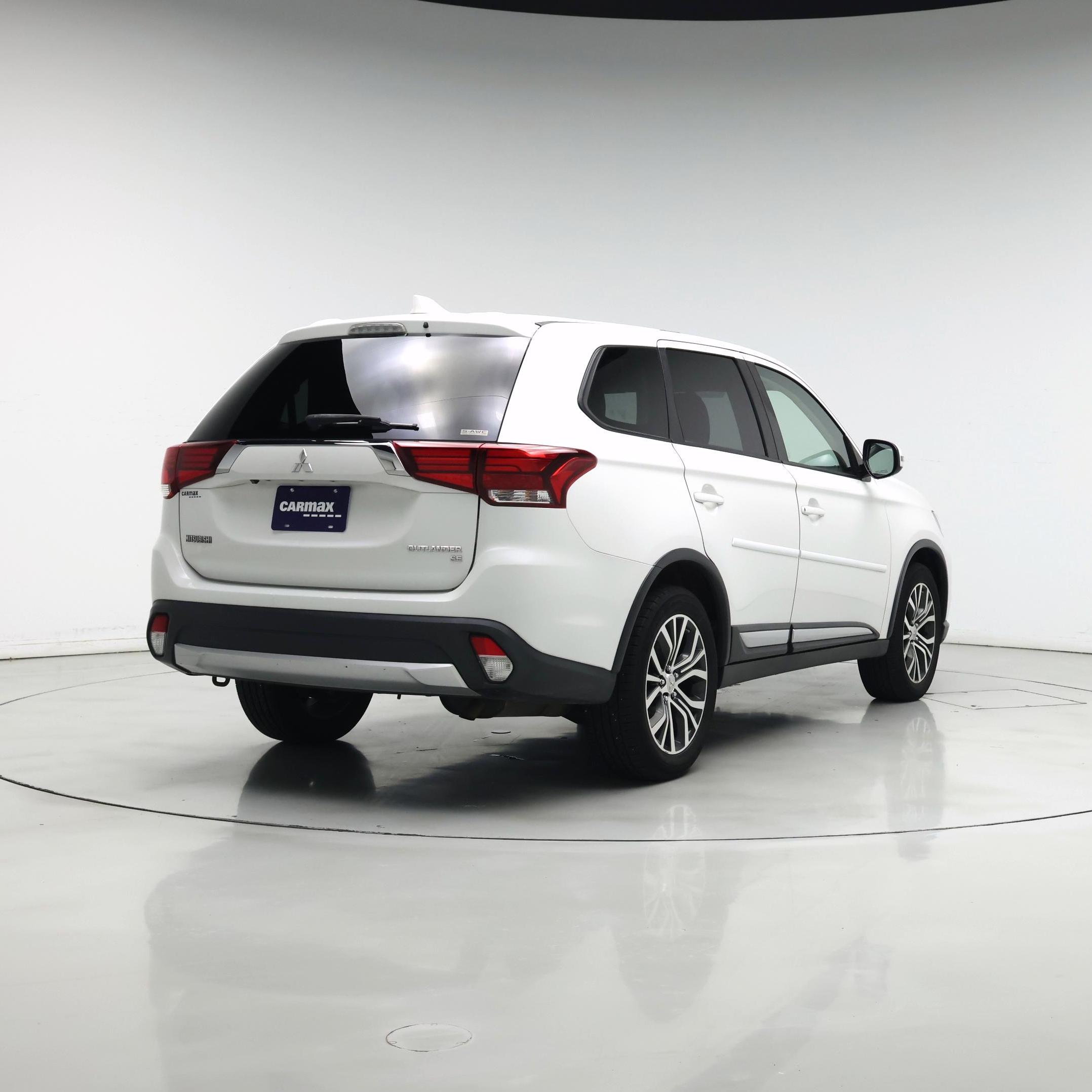 Thumbnail: 2017 Mitsubishi Outlander - 8