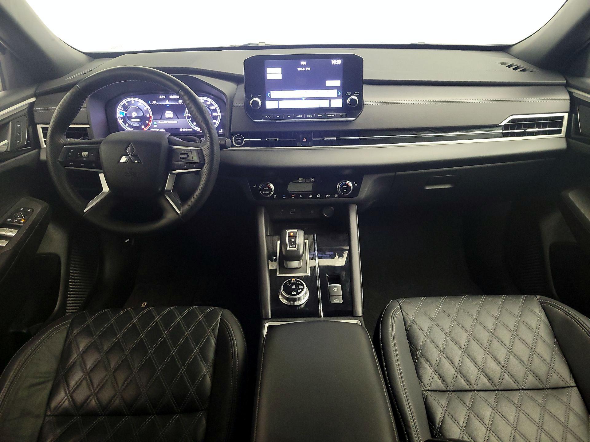 Thumbnail: 2023 Mitsubishi Outlander - 9