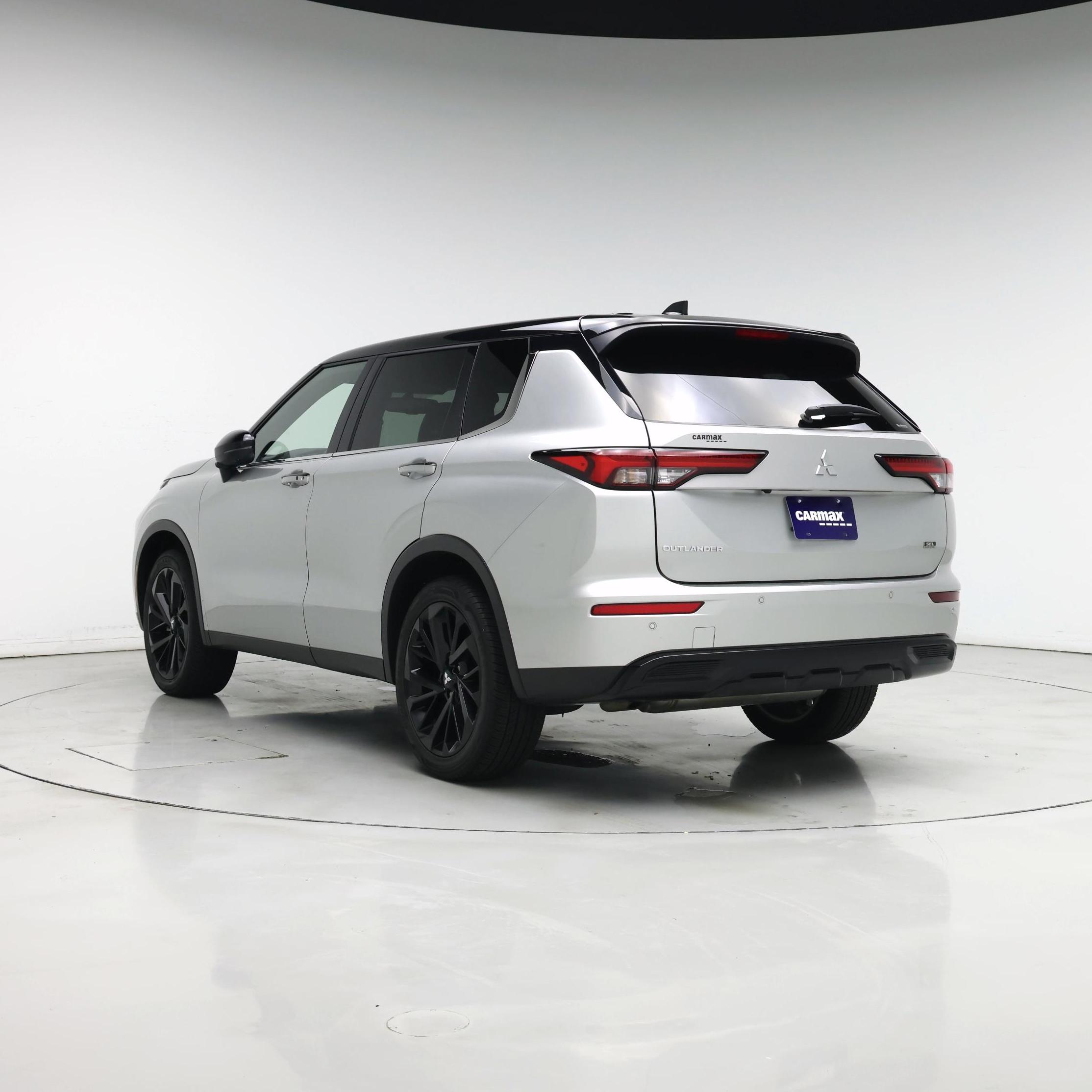 Thumbnail: 2023 Mitsubishi Outlander - 2